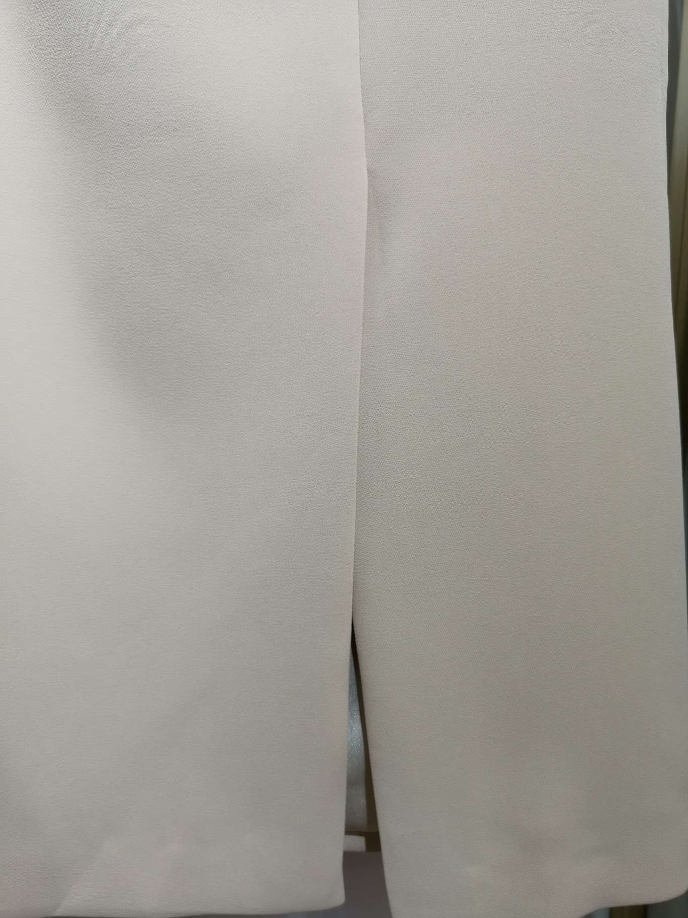Business-style straight skirt with a belt and buckle Specification image