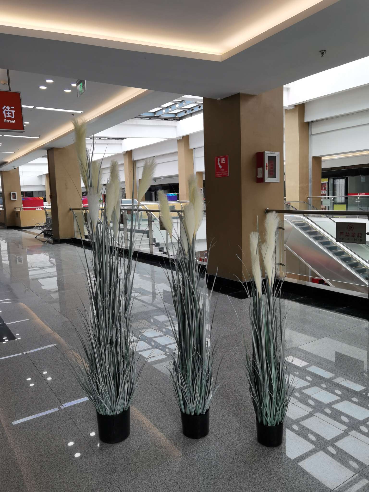 Simulated reeds, onion grass potted plants, bonsai, home decoration ornaments, window display decoration props, visual merchandising, wedding decoration ornaments