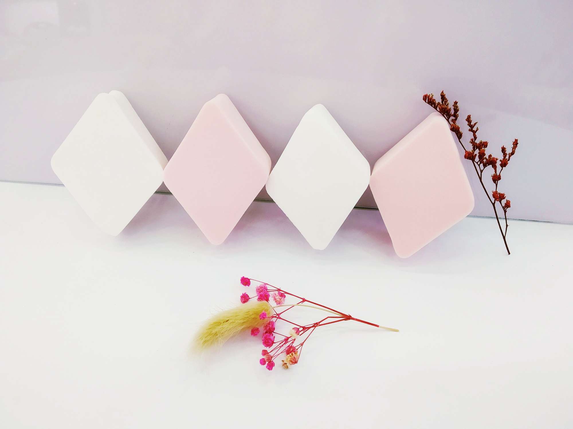 359 diamond-shaped four-piece puff, diamond-shaped powder puff, dry and wet powder puff