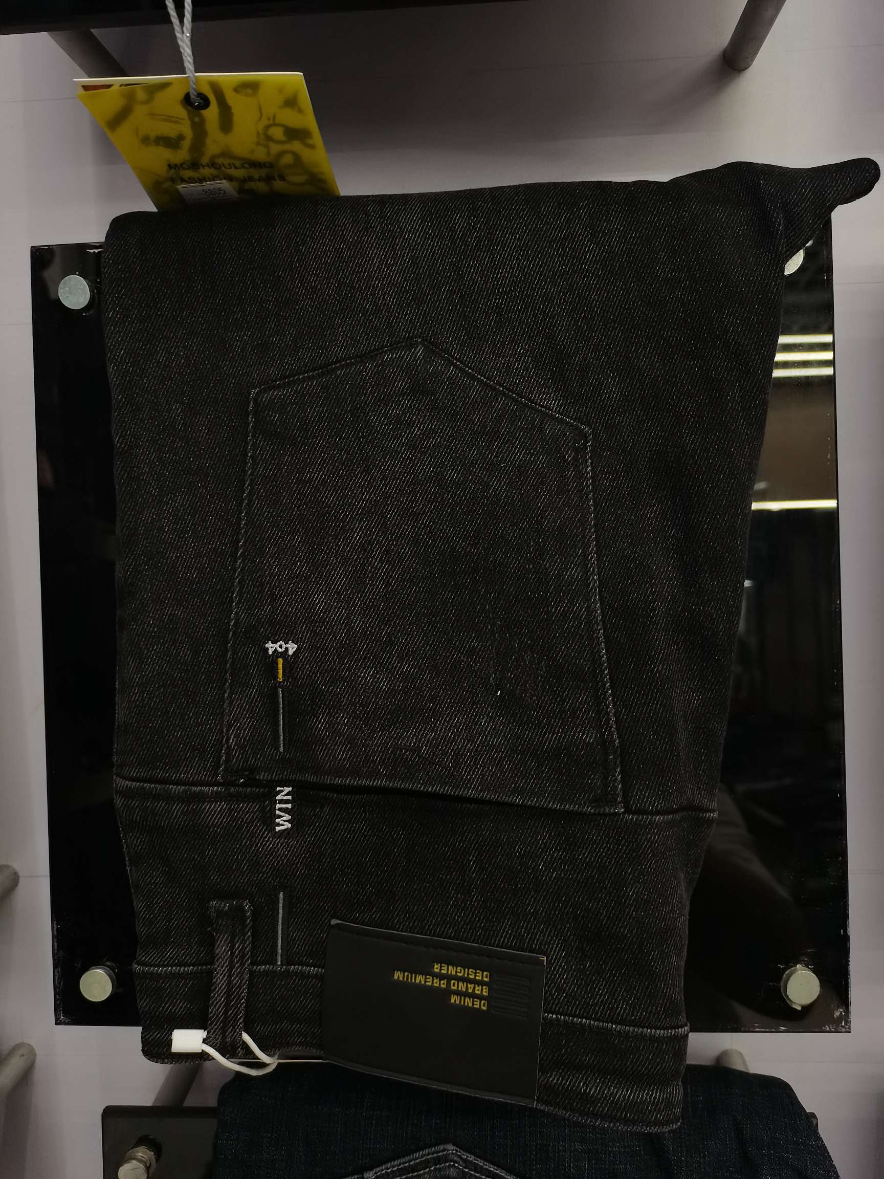 Young Jeans Man 2 thumbnail