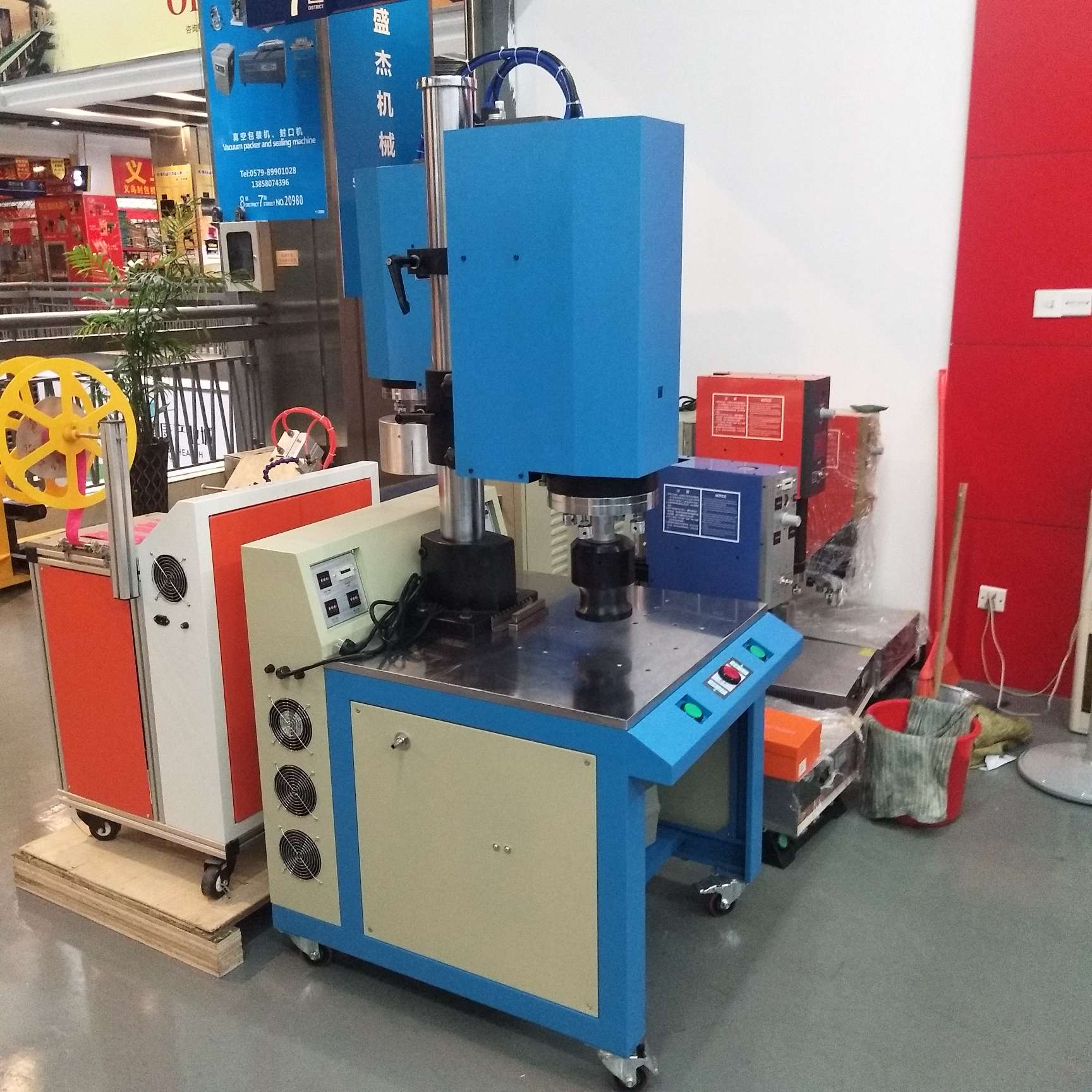 The 4200w ultrasonic punching machine packaging machinery of Shunda Machinery is of high quality and low price, and operates with integrity details Picture