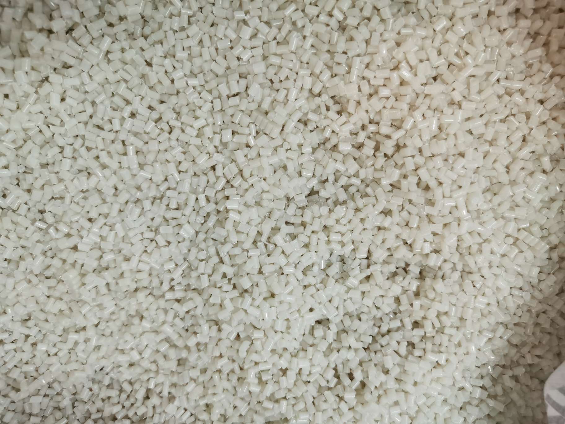 First-grade transparent white small particle high-pressure material