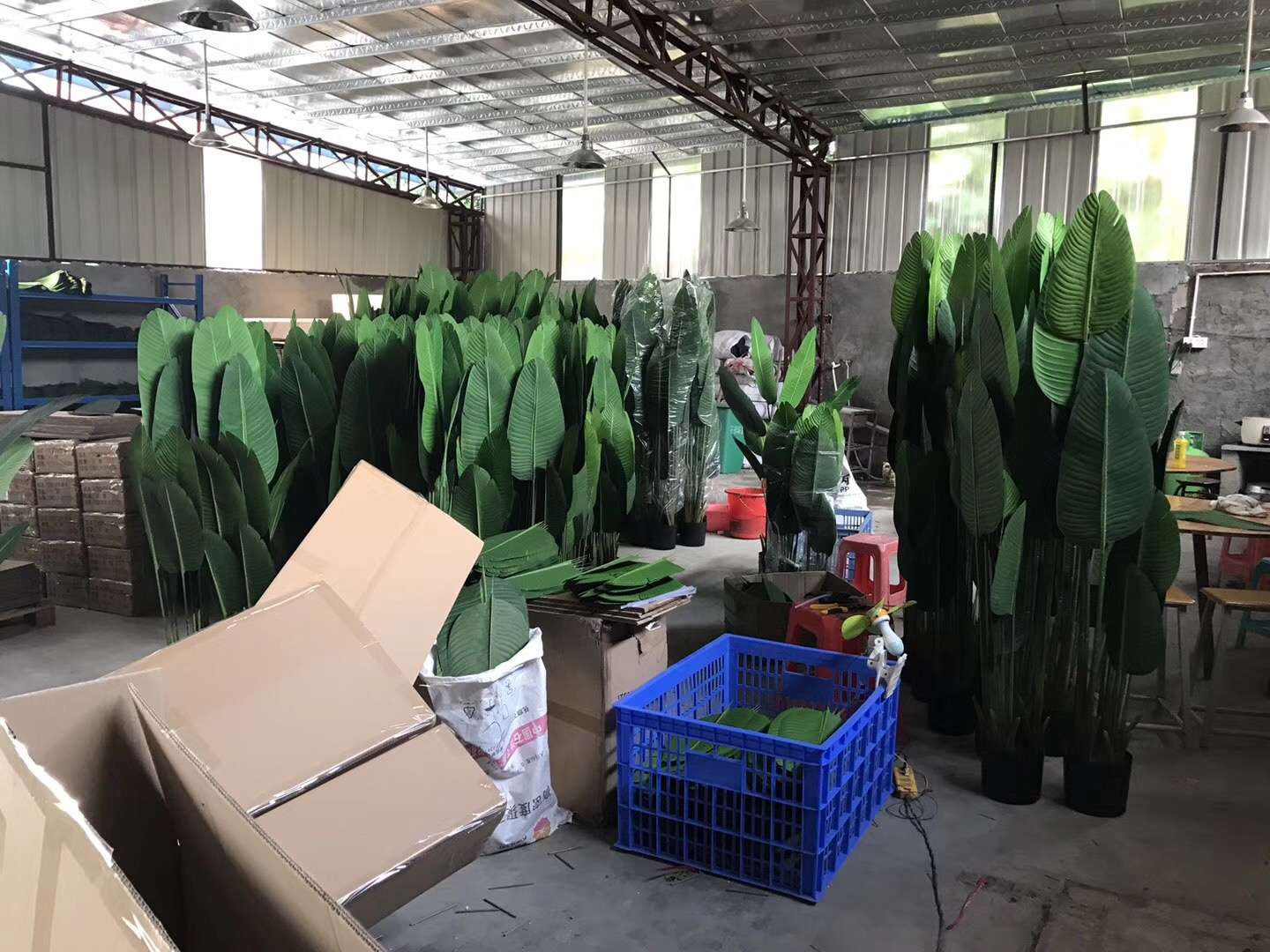 Popular online bestsellers: realistic canna lilies, traveler's lilies, turtle-back leaves, large plant potted plants, bonsai, shopping mall window display, and big tree ornaments undefined