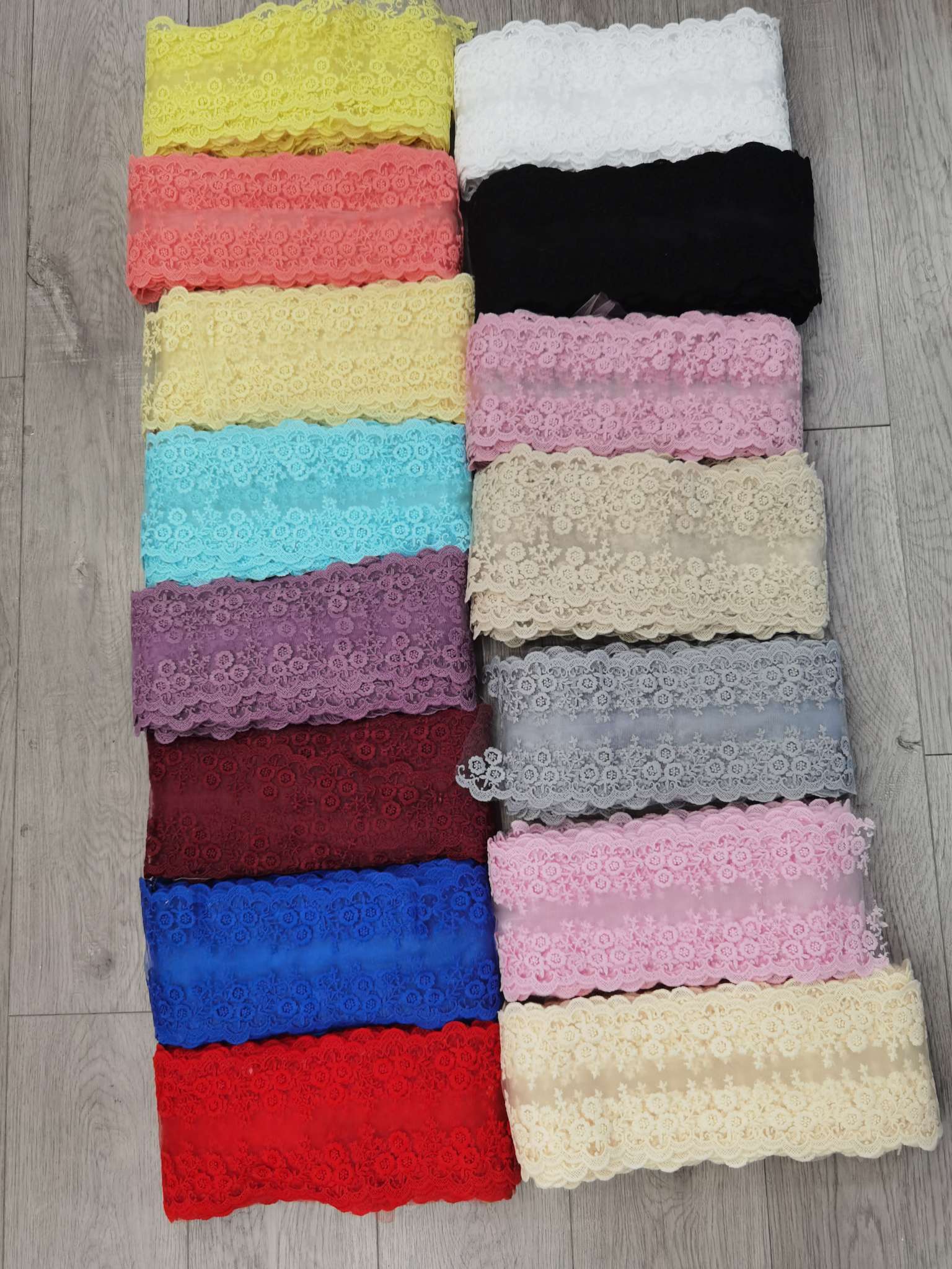 双边对称牛奶丝梅花花边