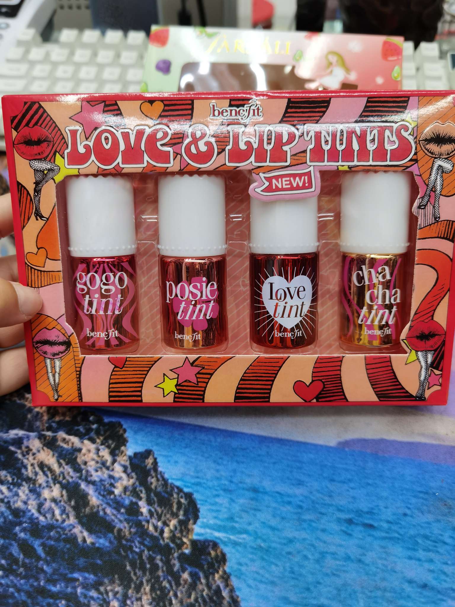 Lipstick container thumbnail