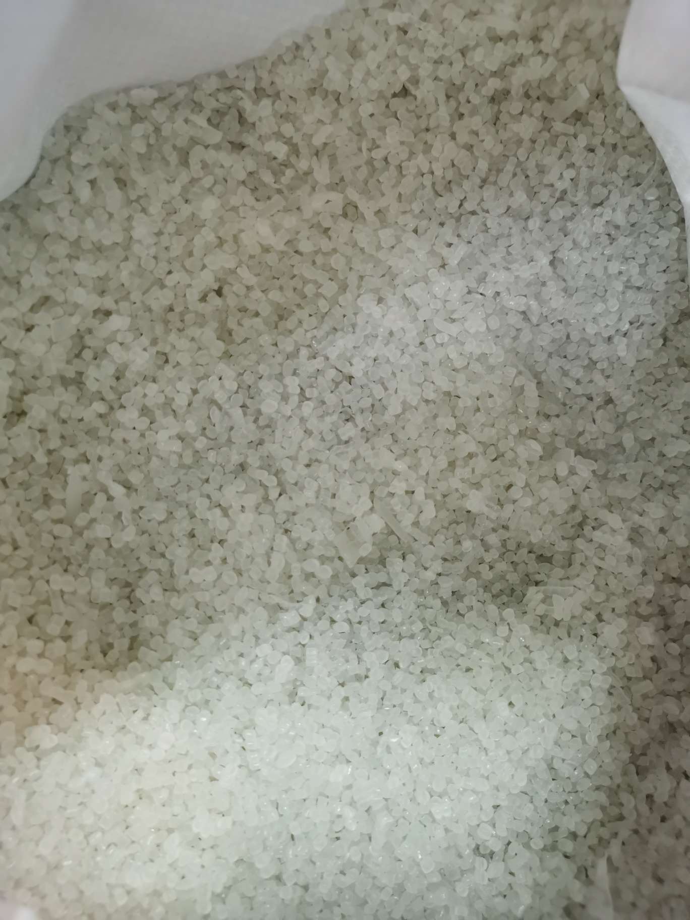 First-grade injection molded extra-white small particle high-pressure material