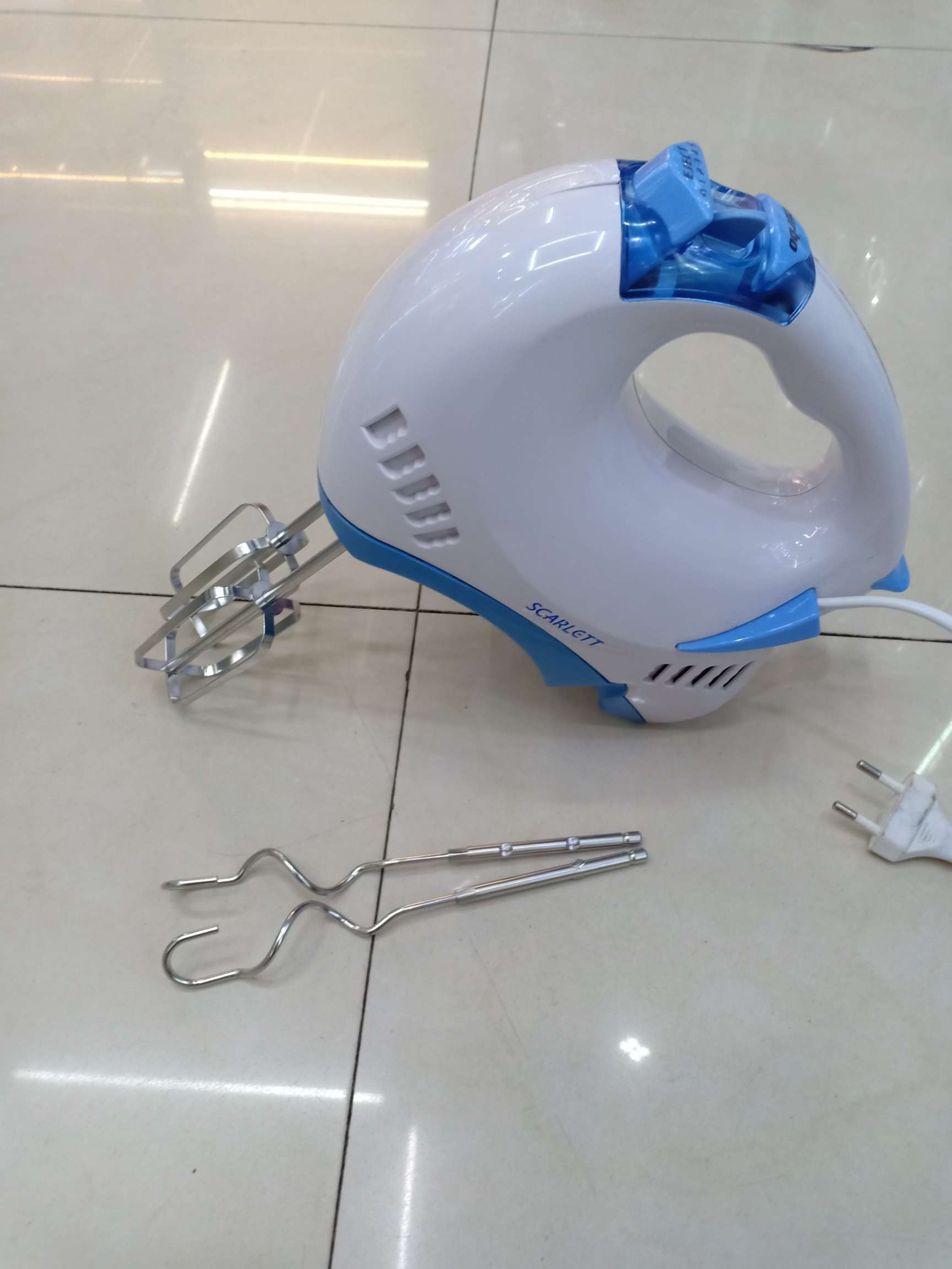Foreign Trade Export Egg Beater, Hand-Held Egg Beater, Baking Machine, Mini High Power Electric Egg Beater Application Scenario