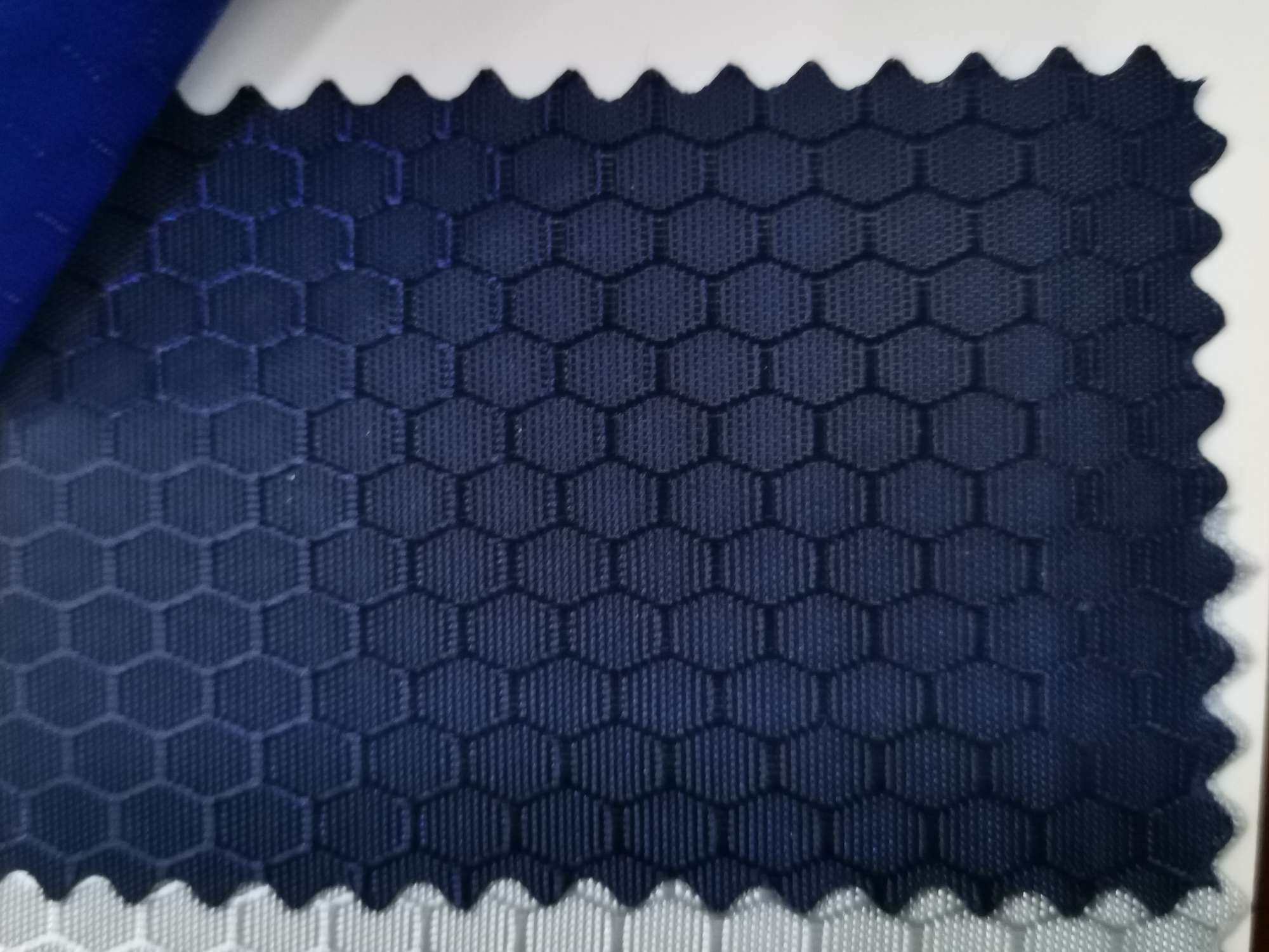 厂家直销热销新款  小足球pu防水—5皮革大量现货高中低档箱包沙发鞋材面料产品图