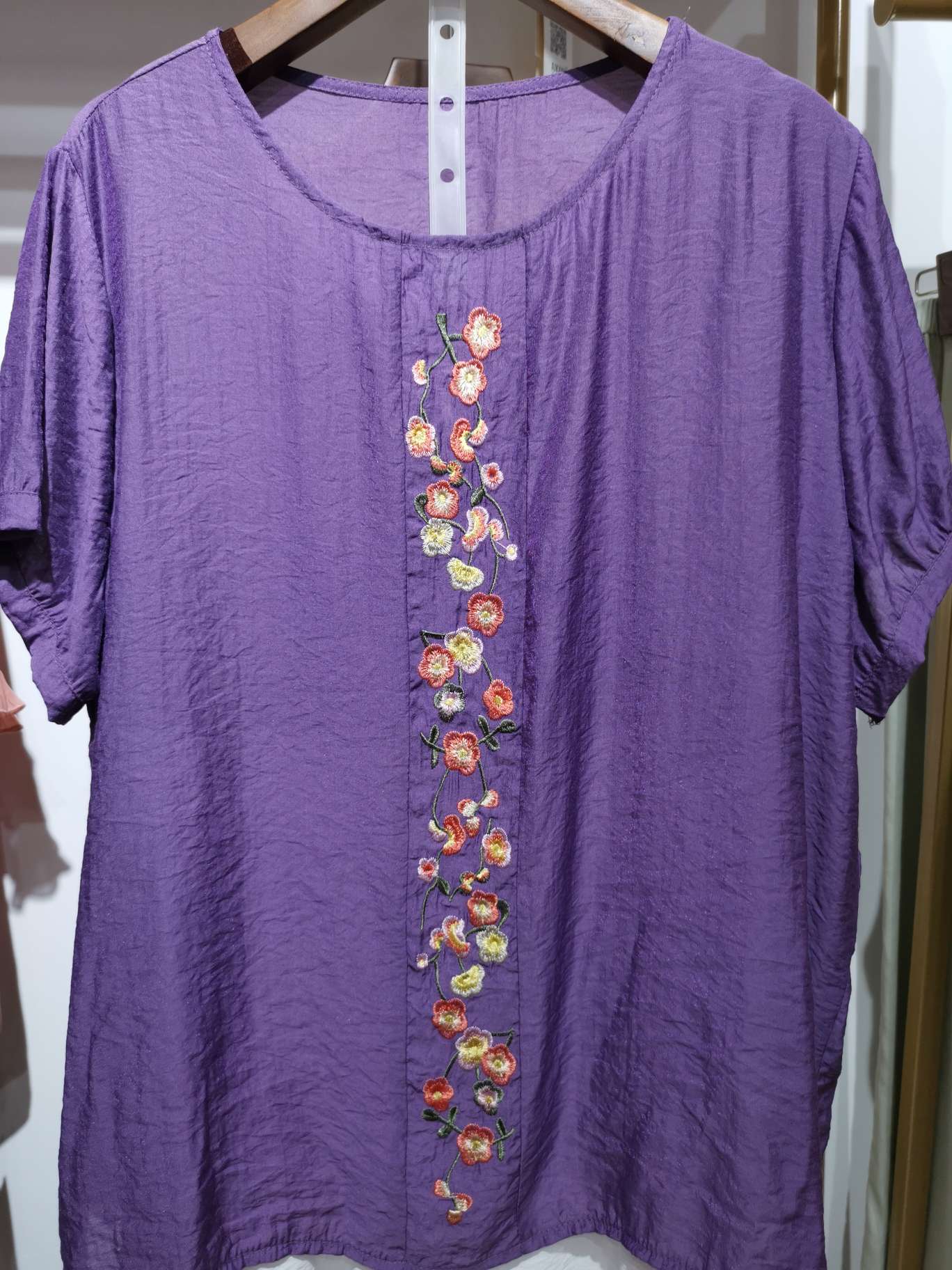 A fashionable round-neck embroidered purple women's top