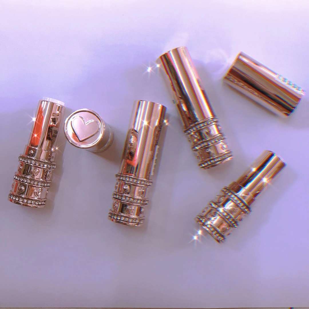 New web Red lipstick lipstick tube magnet rubber paint set with diamonds Application Scenario