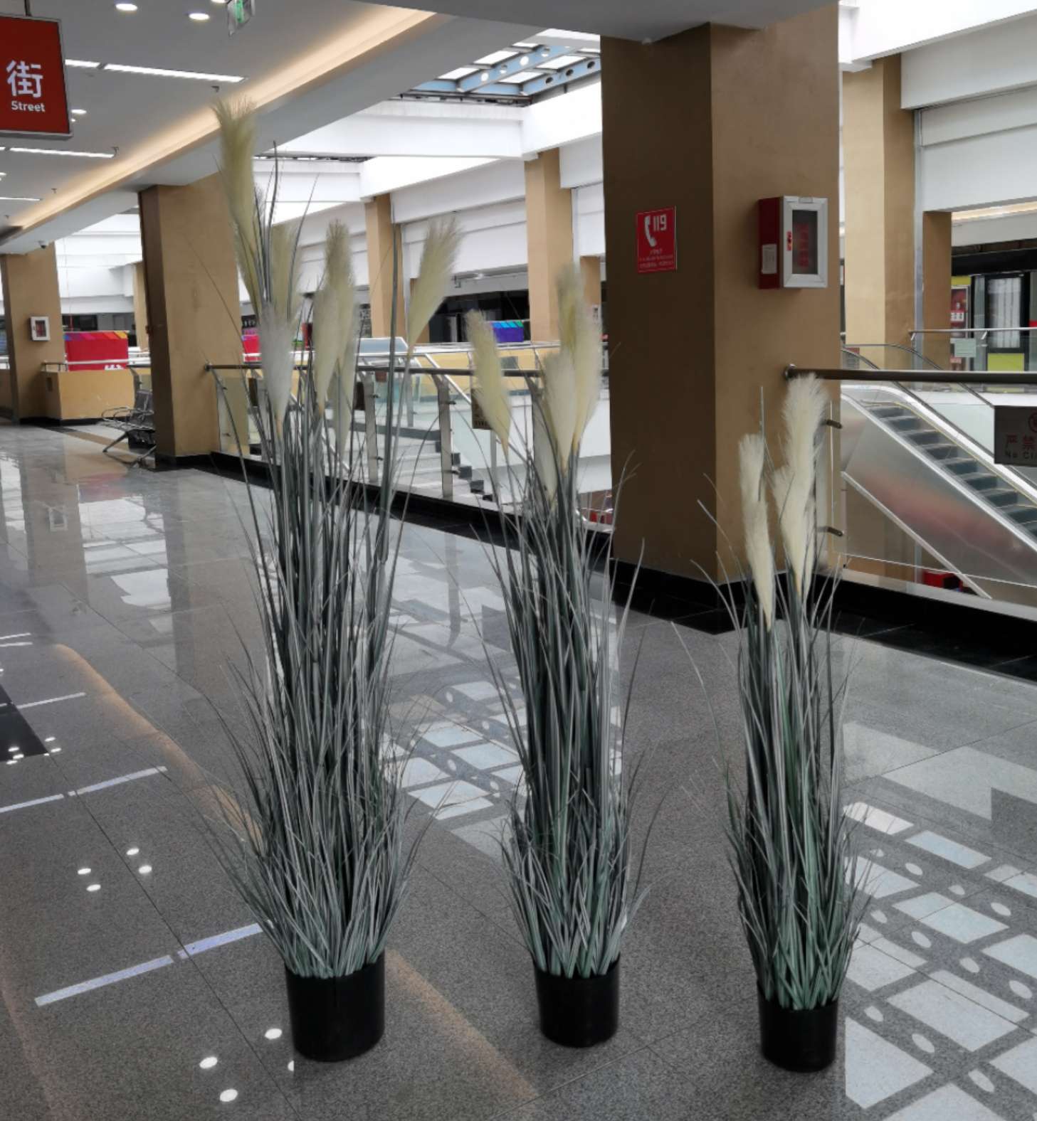 Simulated reeds, onion grass potted plants, bonsai, home decoration ornaments, window display decoration props, visual merchandising, wedding decoration ornaments details Picture