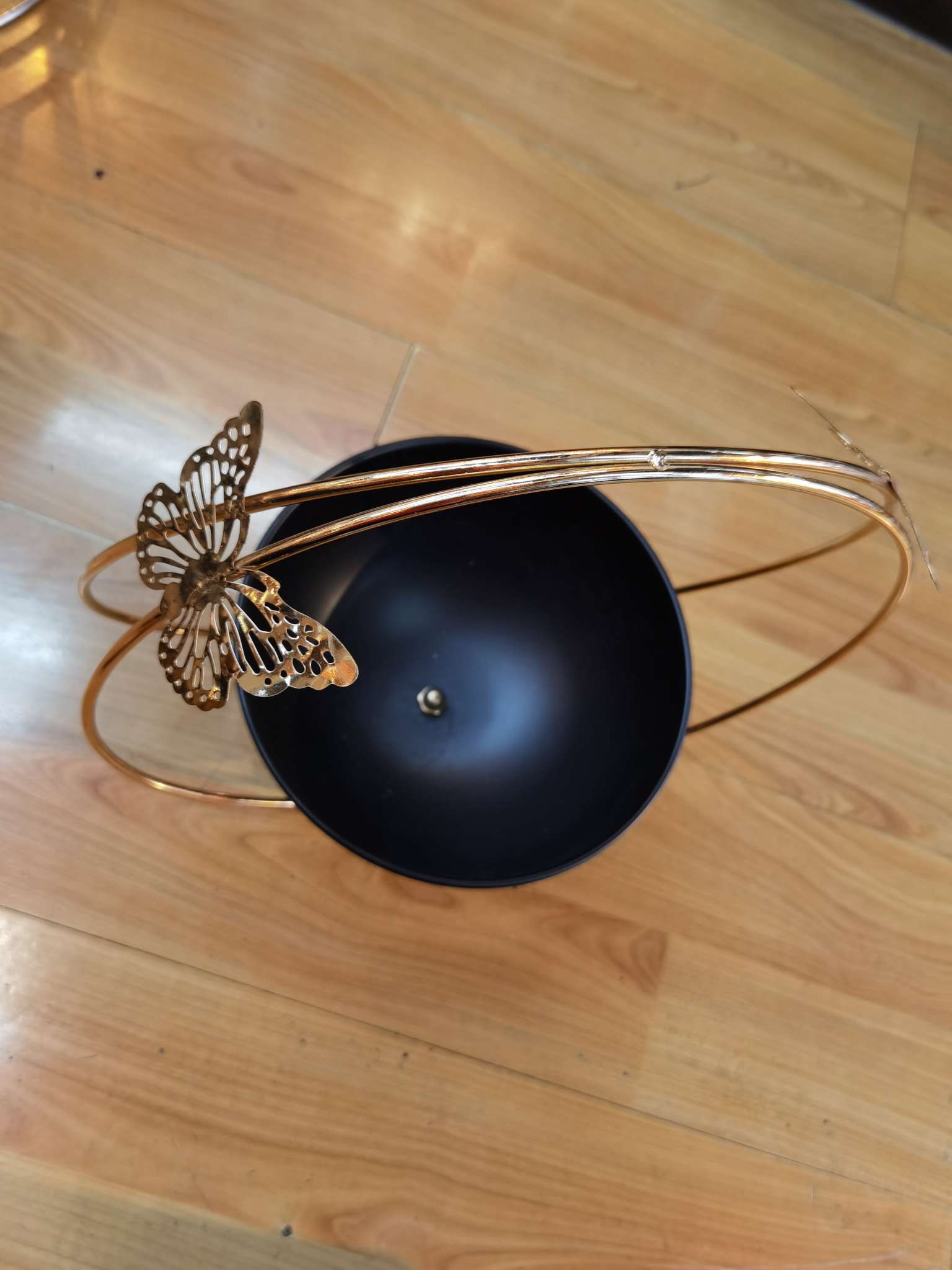 2021新款仿铜简约蝴蝶款现代工艺铁线插花花器黑金