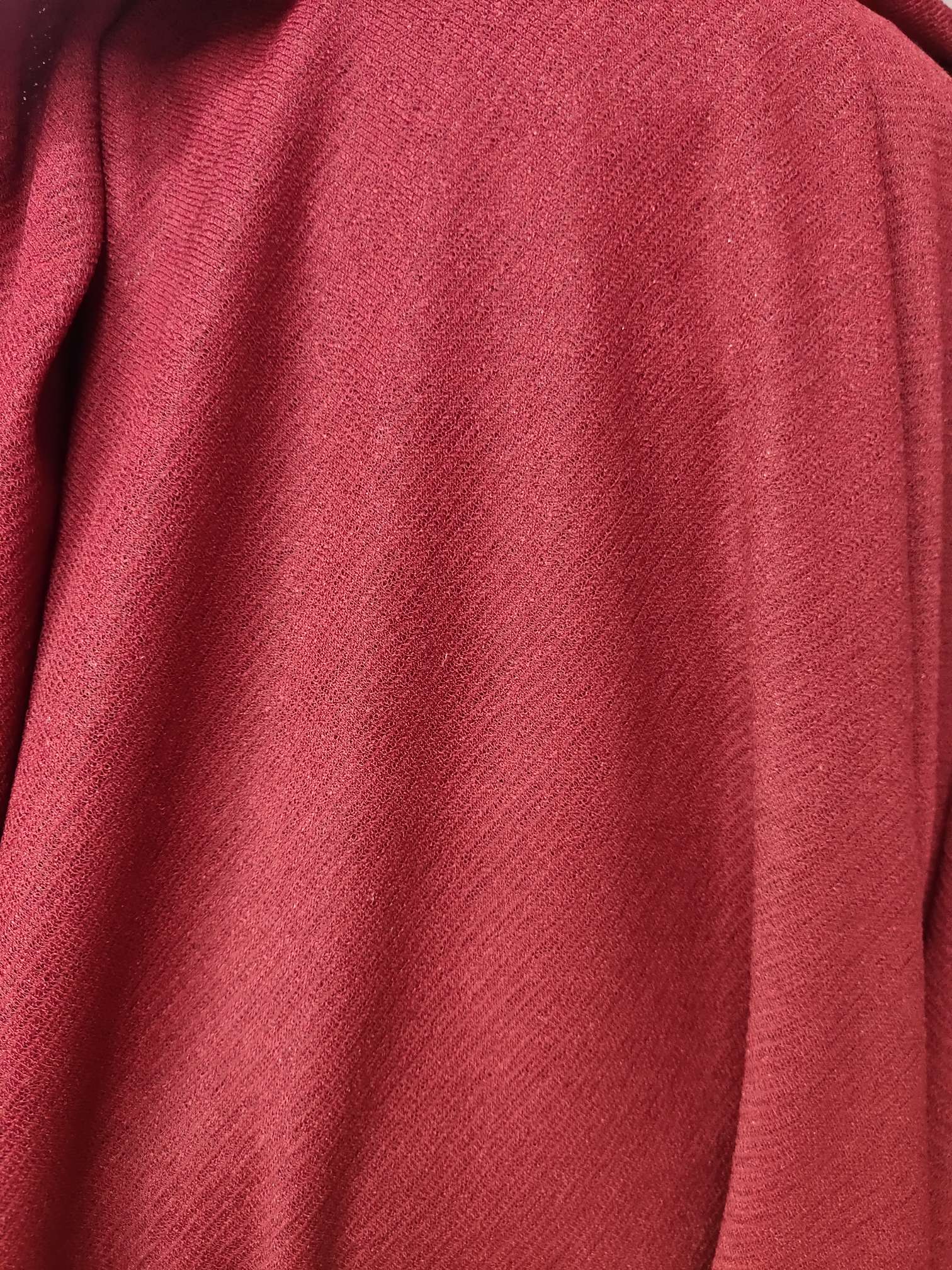Bamboo-knotted polysilk knitted fabric in amaranth thumbnail