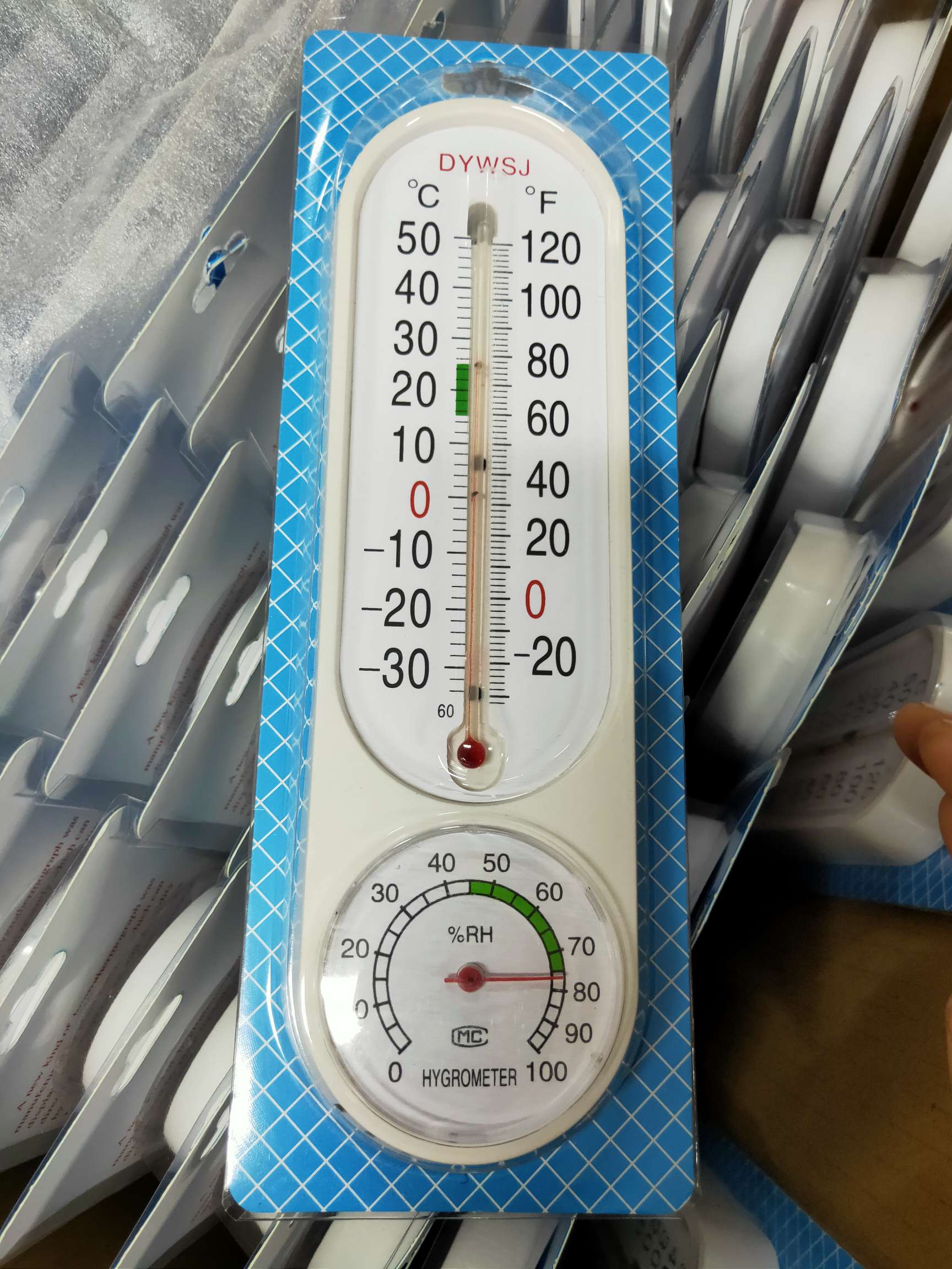 Oval-shaped white plastic temperature and humidity meter, indoor thermometer, horticultural dapeng planting temperature and humidity meter Item Picture