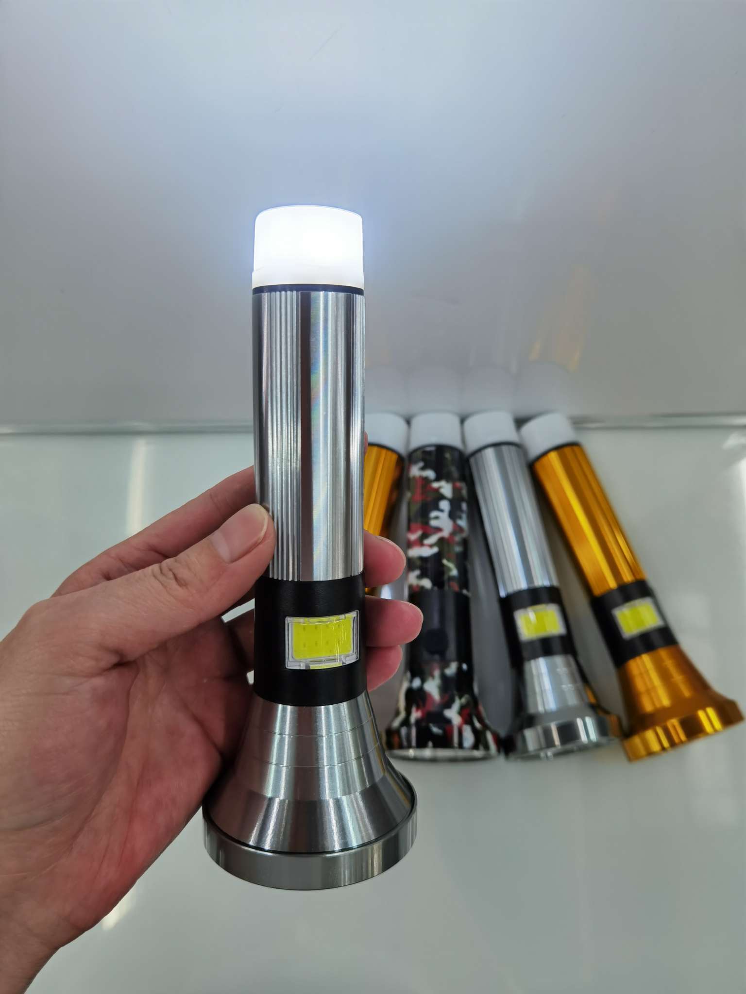 DY-2002 rechargeable flashlight details Picture