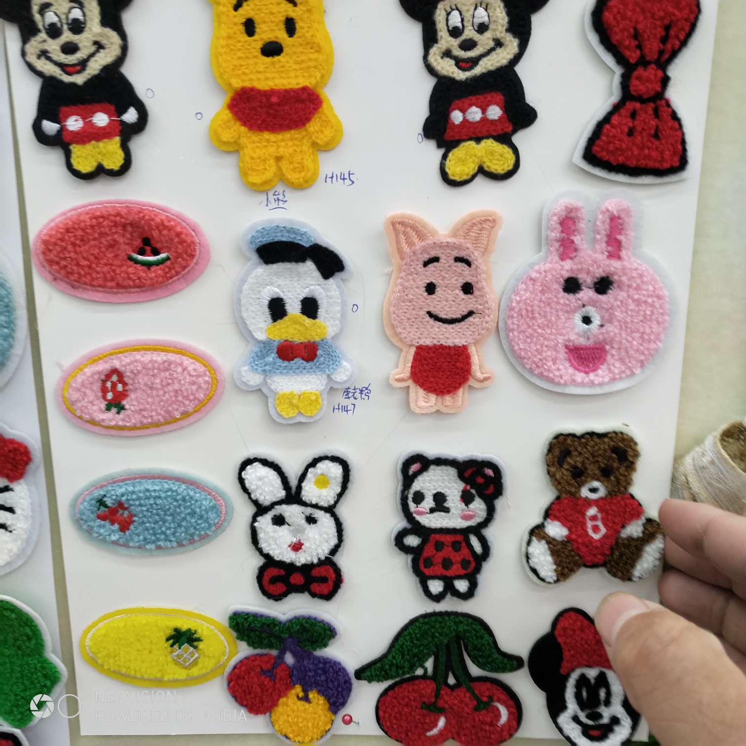 布艺绣品实物图
