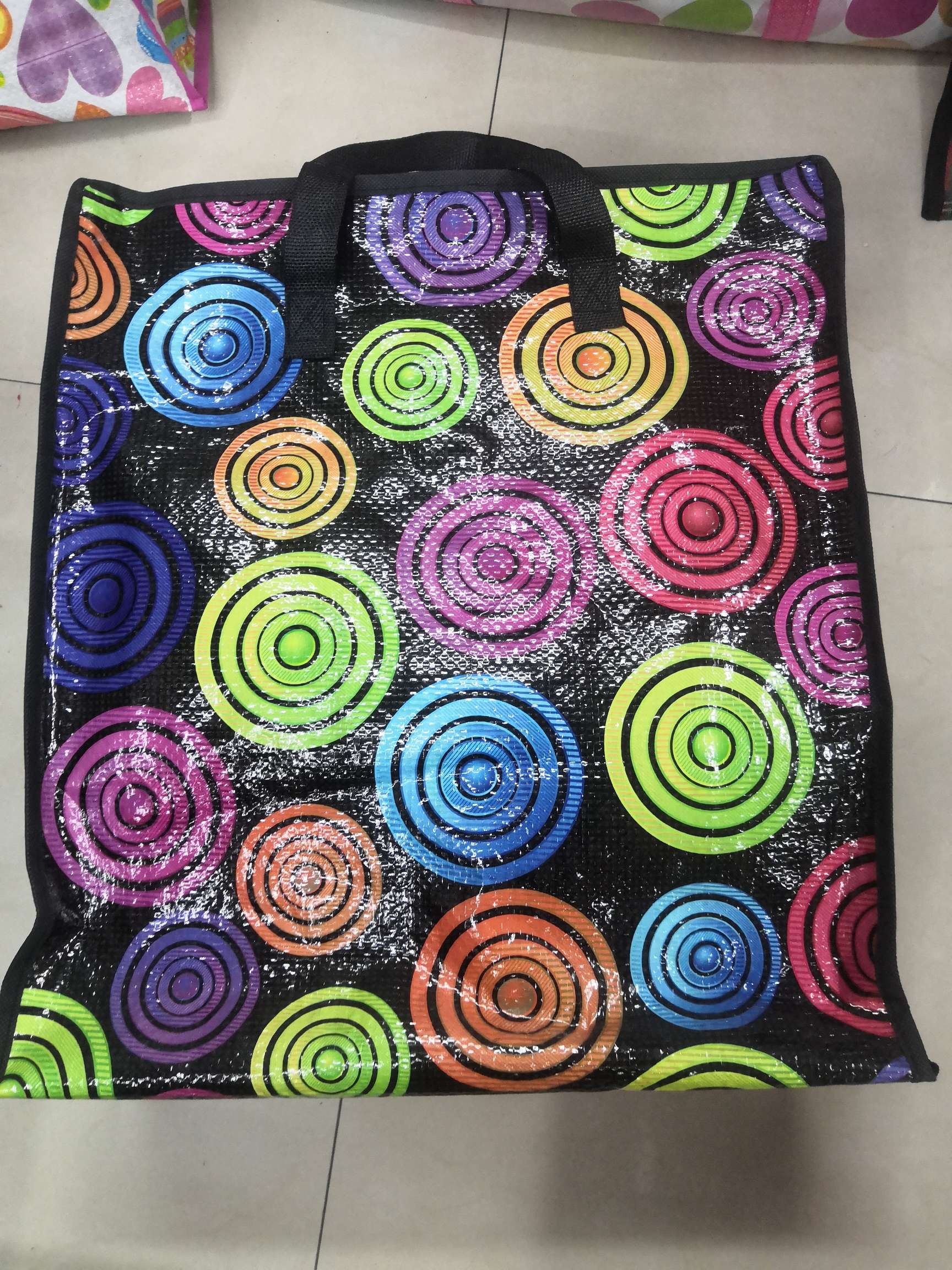 Round colored woven bags