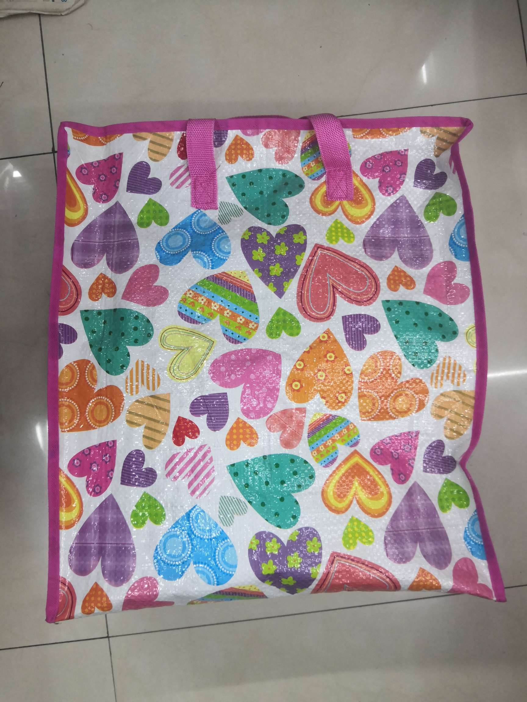 Heart-shaped colored woven bags
