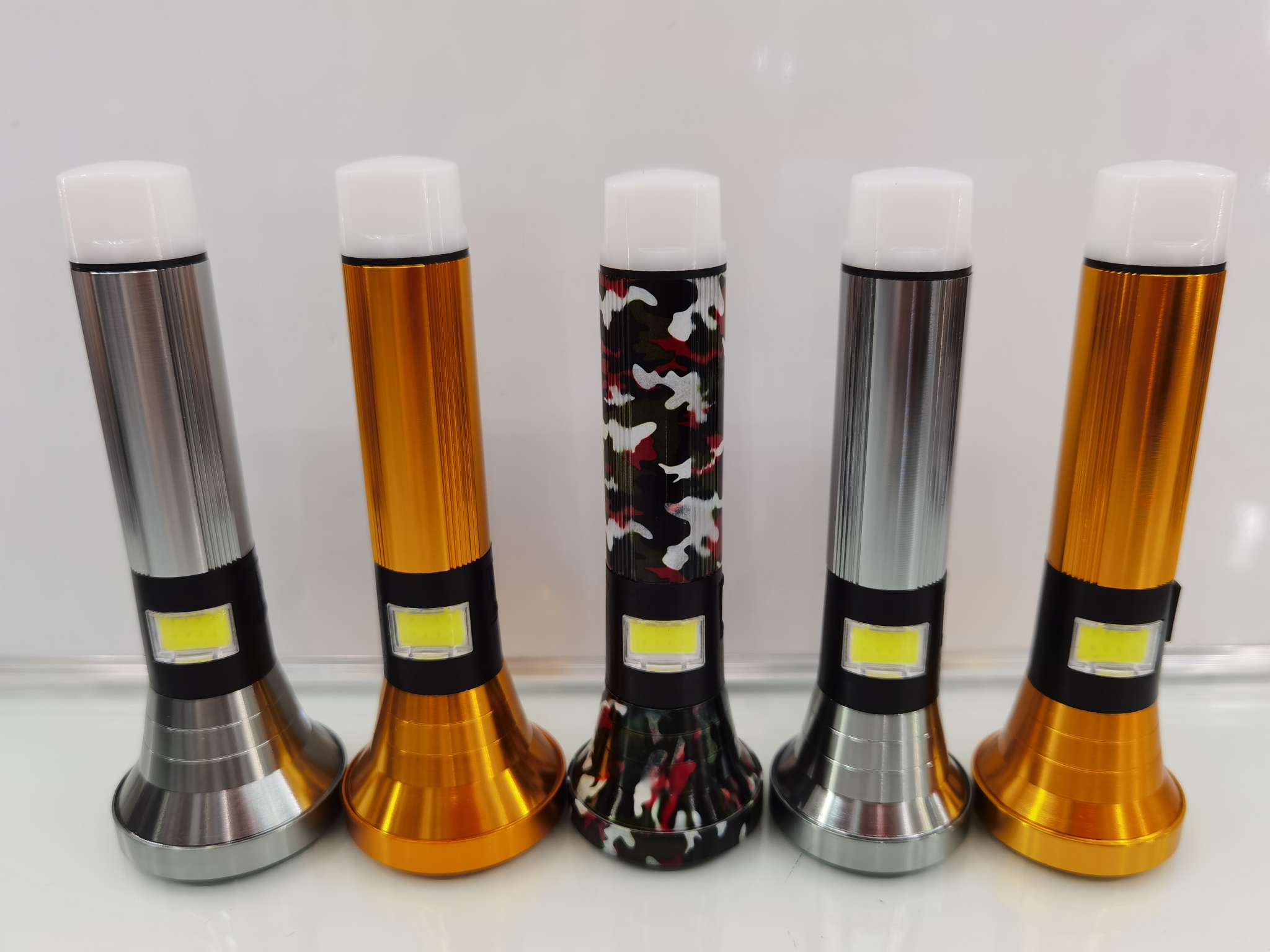 DY-2002 rechargeable flashlight undefined