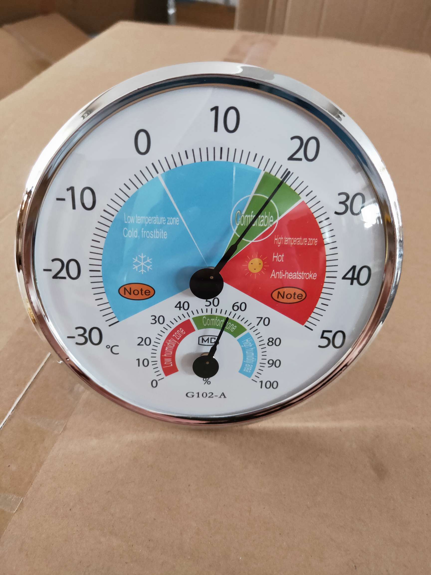 The pointer-type indoor temperature and humidity meter has physical sensing and does not require batteries Specification image