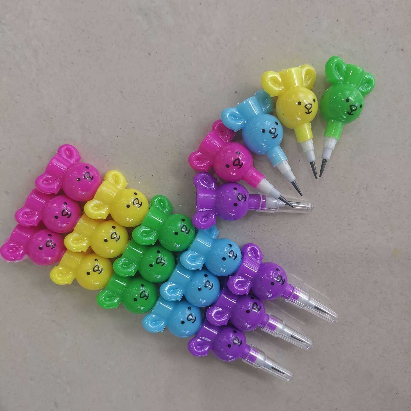 Bullet pen 5-section bear pen, section Panda-shaped pen Specification image