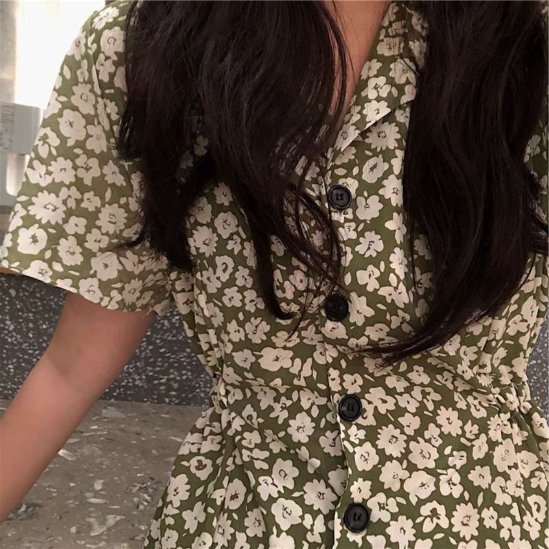 A petite Hepburn light-colored floral dress that can be both sweet and salty. A short orange-style shirt dress with a gentle and sweet style Specification image