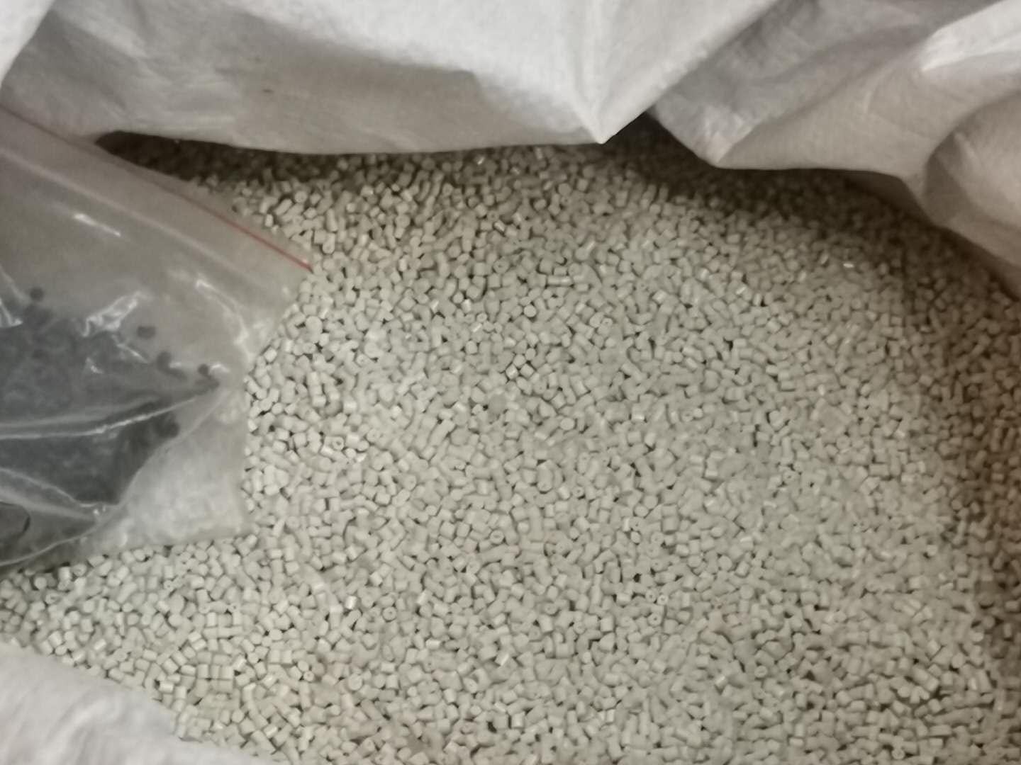 Grayish-white ABS particles