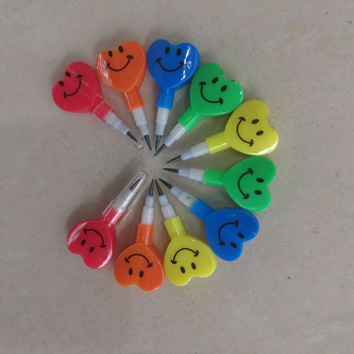 Bullet pen, heart-shaped pen details Picture