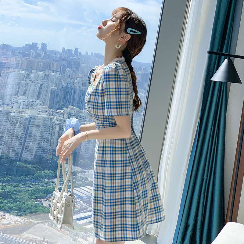 This 2020 new style of women's summer dress exudes a goddess-like charm. It features a French niche, sweet and gentle style with a fresh checkered look Specification image