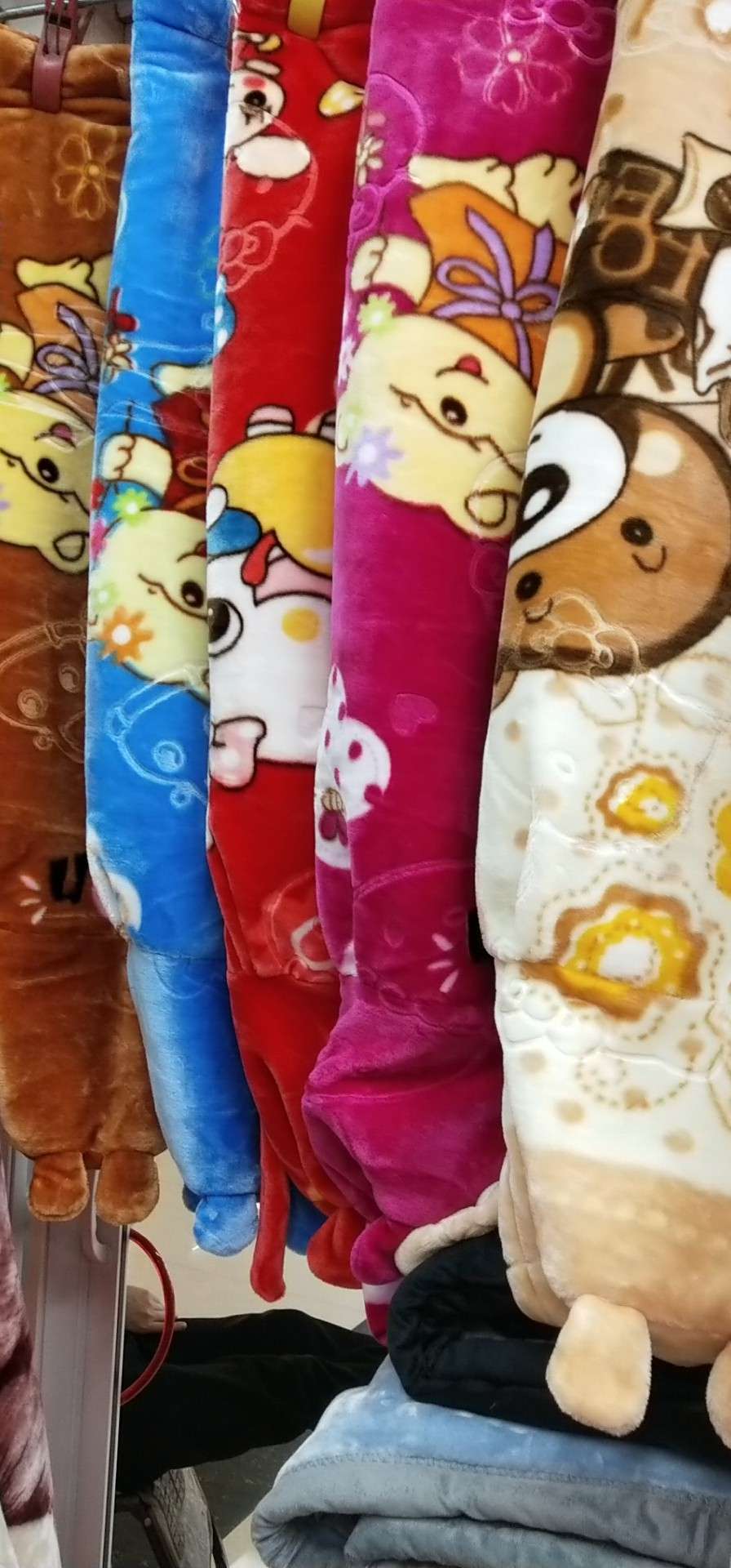 2021 new factory direct wholesale explosion warm comfort cloak blanket details Picture