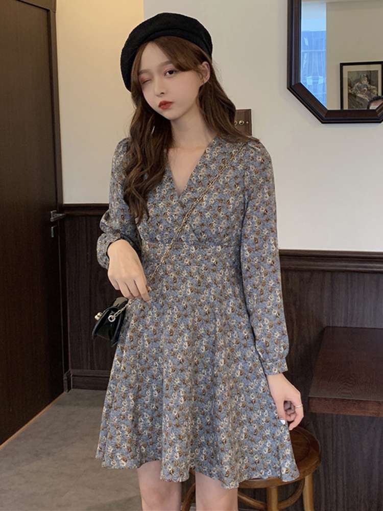 Plus-size French retro waist-cinching V-neck floral print dress for spring 2020, a slimming dress for petite fairies