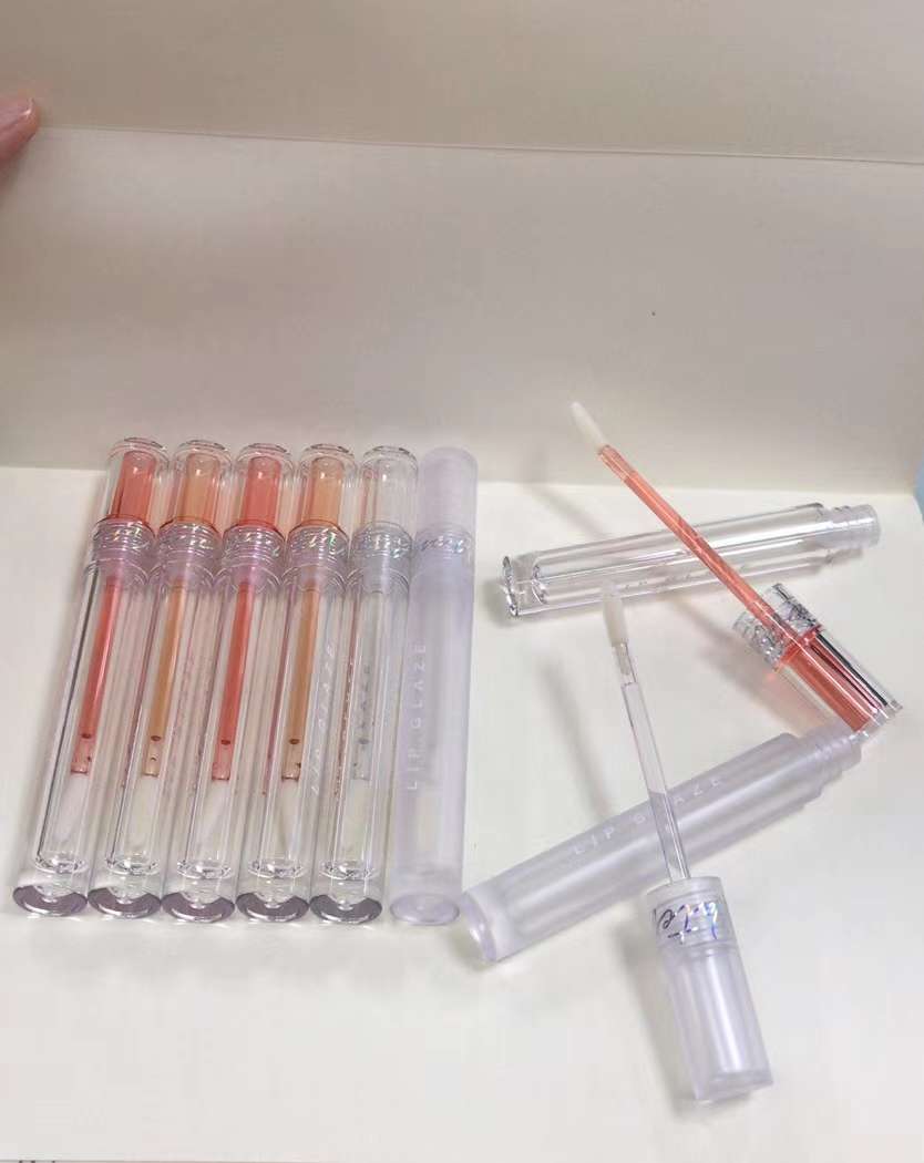 The new lip gloss tube and lip glaze are of high quality and elegant, and can be customized with LOGO craftsmanship