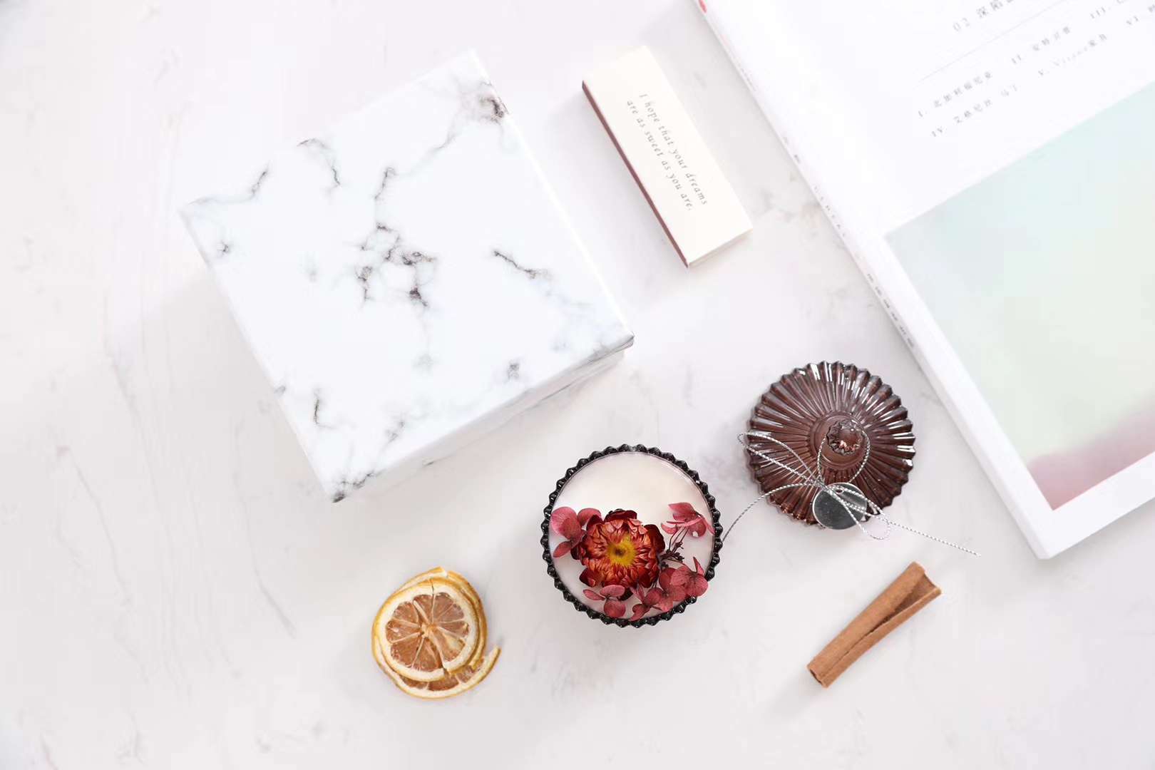 Pineapple Chrysanthemum Gift Box details Picture