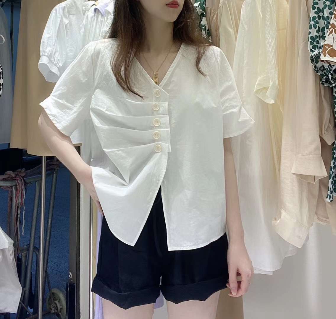 韩国chic温柔复古显瘦V领压褶不规则单排扣纯色宽松短袖衬衫