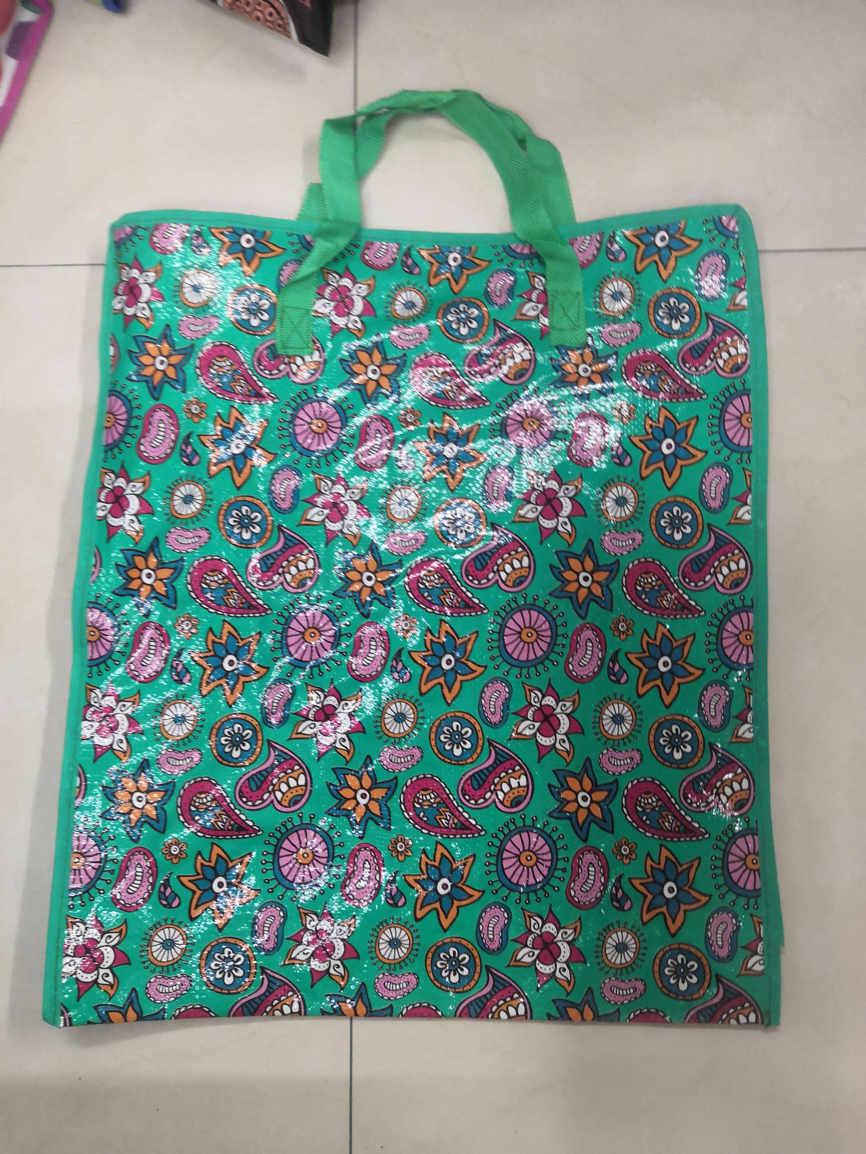 Green-patterned woven bags