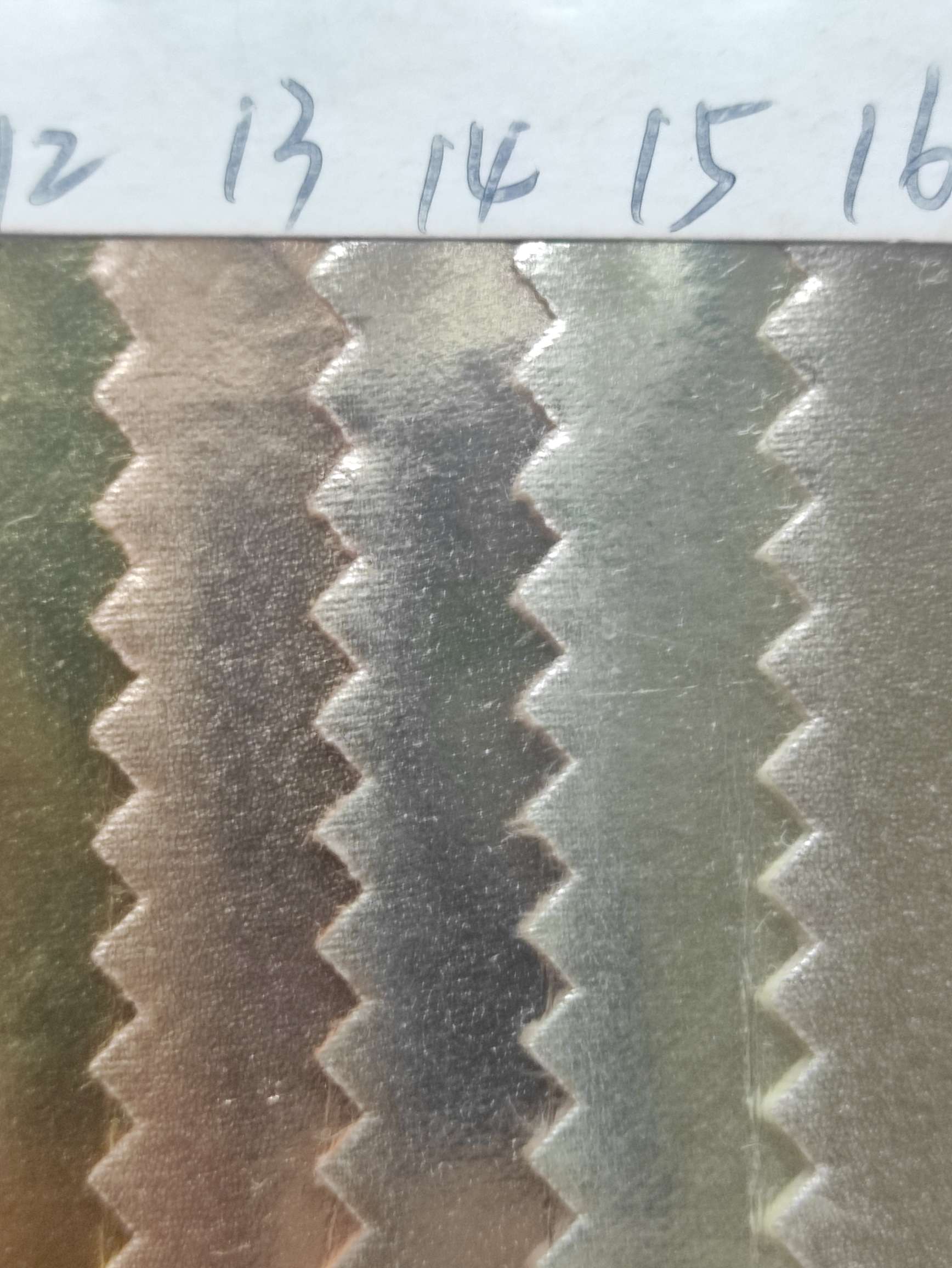 镜面贴膜大量现货高中低档皮革面料厂家直销热销新款详情图7