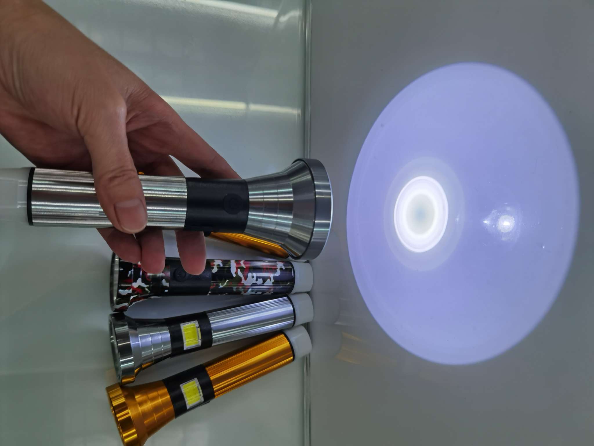 DY-2002 rechargeable flashlight undefined