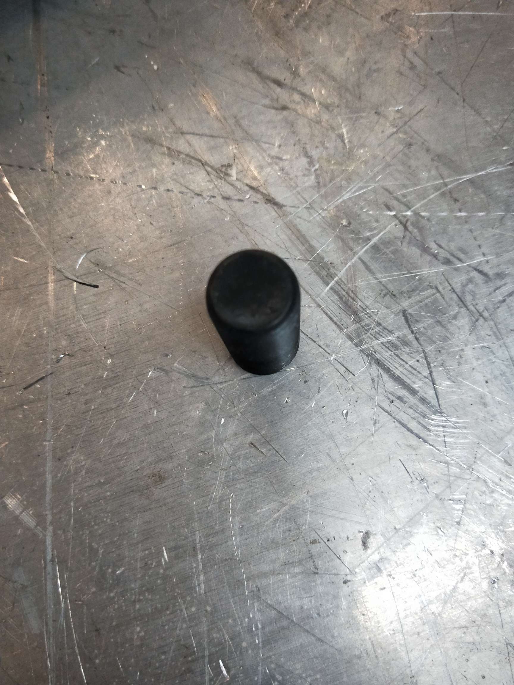 Flat head screw