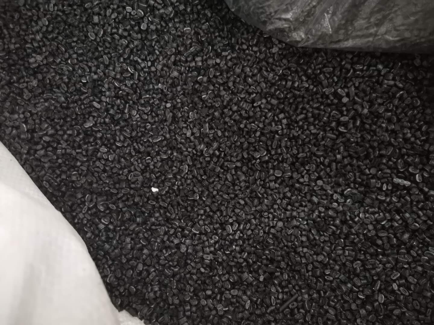 Black copolymer plastic particles details Picture