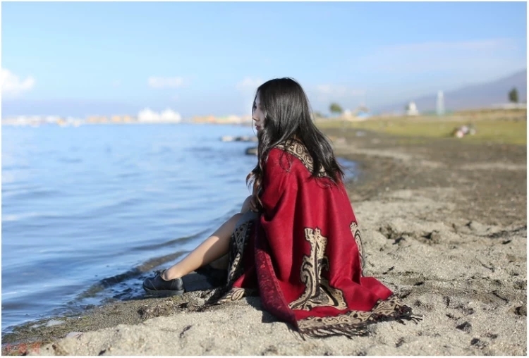 Bufanda mujer invierno korean versión versátil etnicidad tibetano turismo capa otoño exterior tipo capa mujer otoño-invierno nuevo estilo de manga versátil versátil capa etnicidad undefined