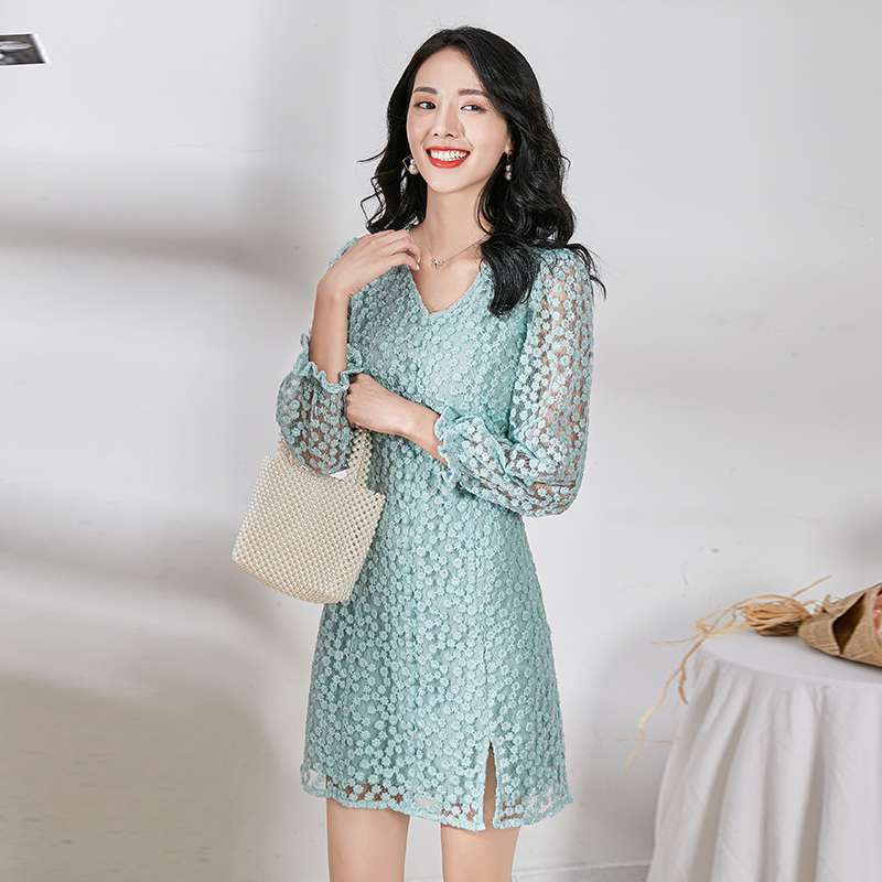 Wenjin Autumn 2020 new Style French retro, niche and sweet first love V-neck lace dress for petite women Specification image