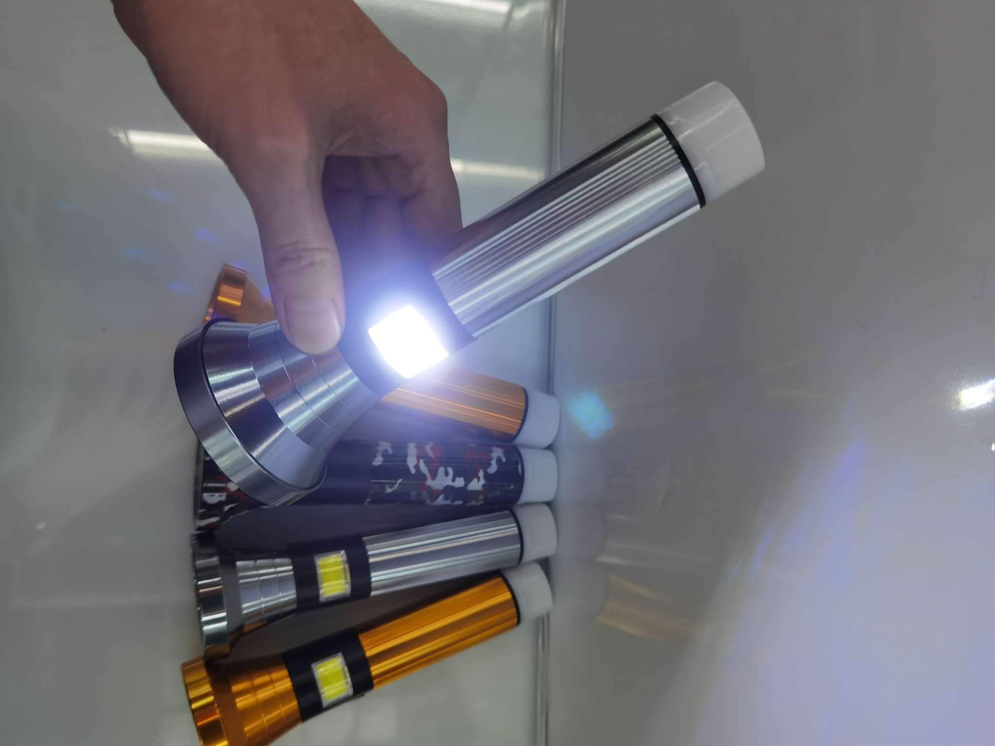 DY-2002 rechargeable flashlight Item Picture