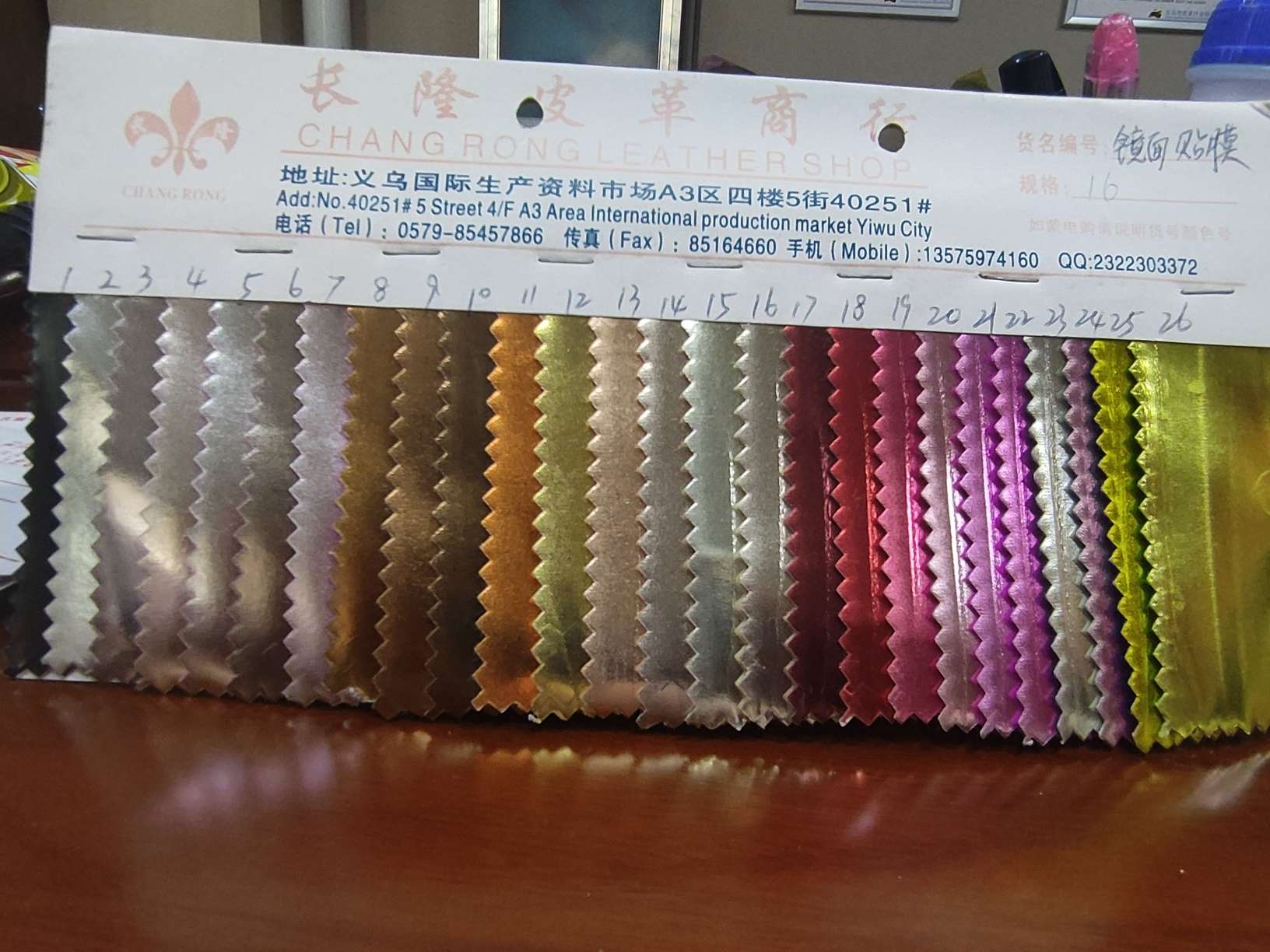 镜面贴膜5-8大量现货高中低档皮革面料厂家直销热销新款产品图