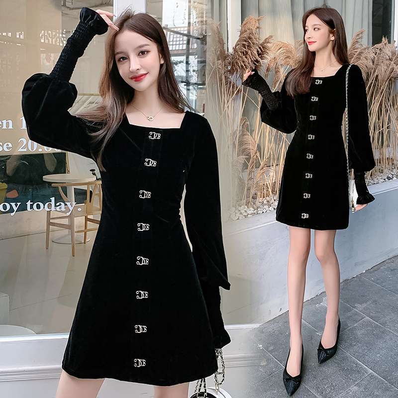 French niche Hepburn style long-sleeved dress 2020 autumn/winter petite retro velvet evening dress little black dress details Picture