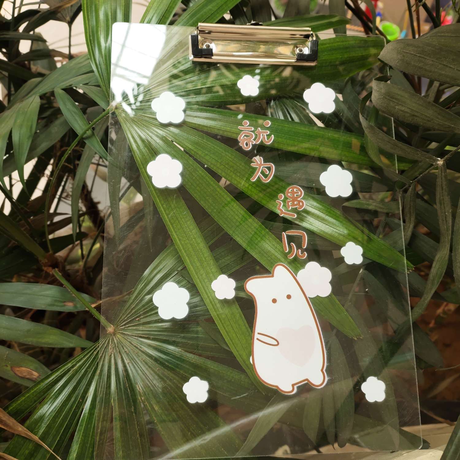 The flower rain is as follows: PS acrylic sheet clips Application Scenario