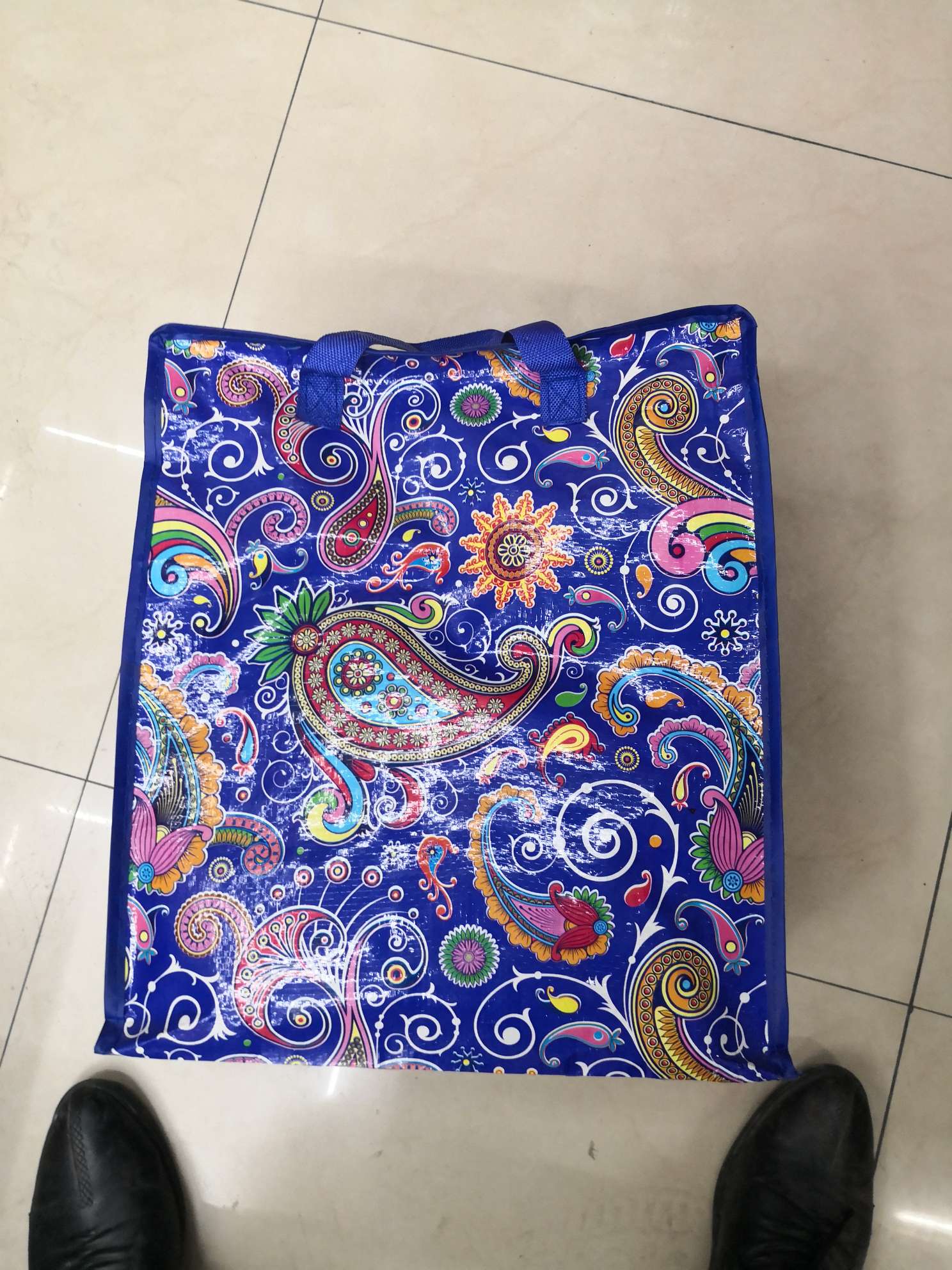Non-woven fabric packaging bags
