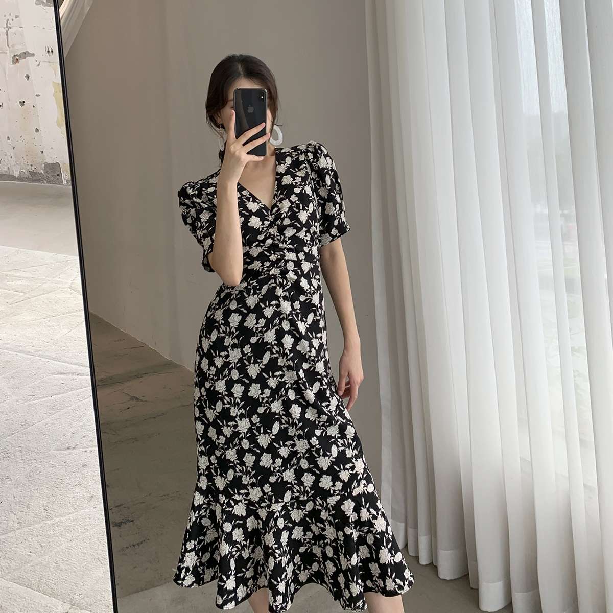 FT GUOGE's new floral dress for women in the summer of 2020, featuring a light mature style with a cinched waist and slimming effect. It is a short-sleeved ruffled dress Specification image