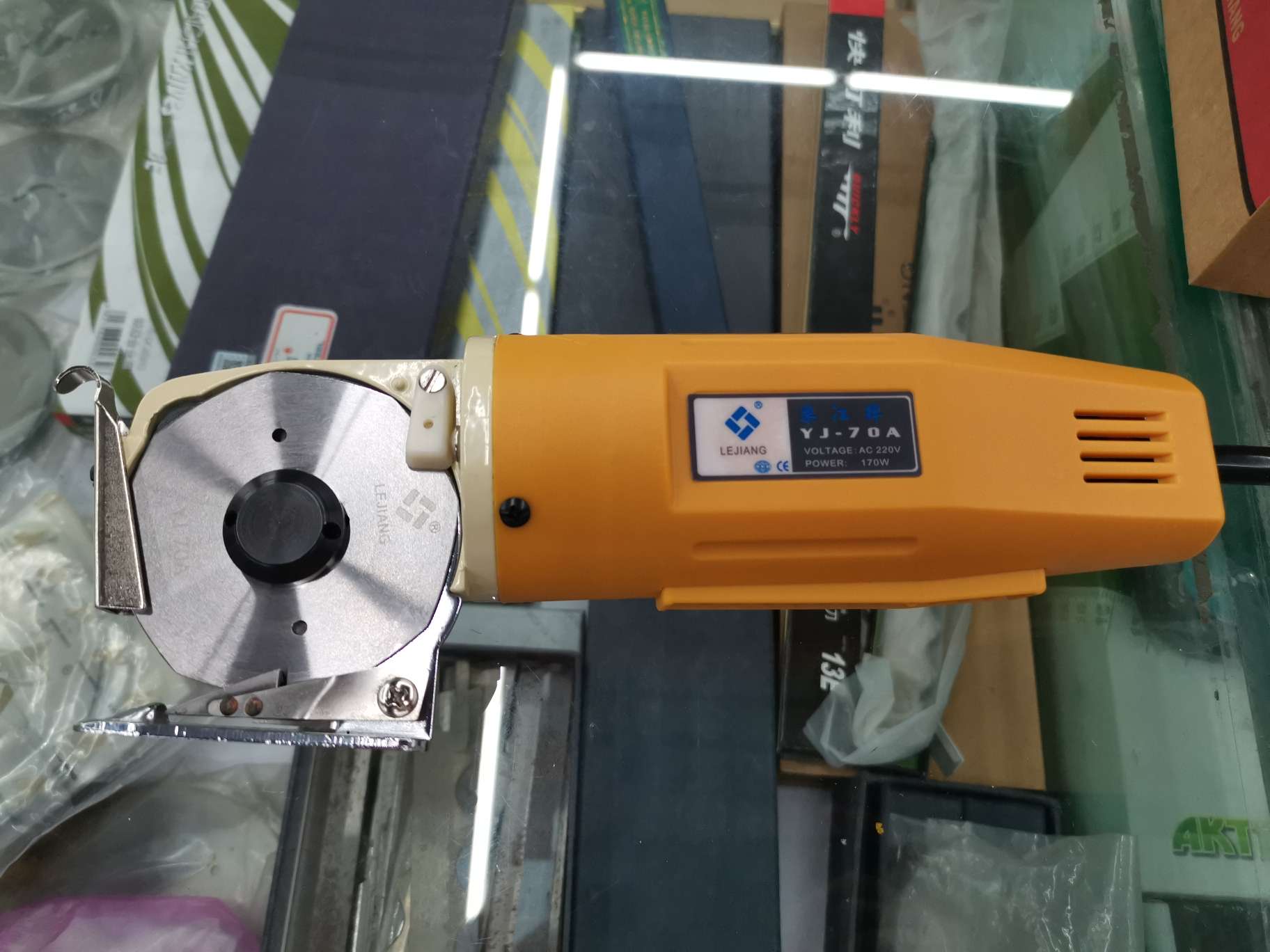 Lejiang 70 type micro-cutting machine, Lejiang 70 type circular knife handheld fabric cutting machine details Picture