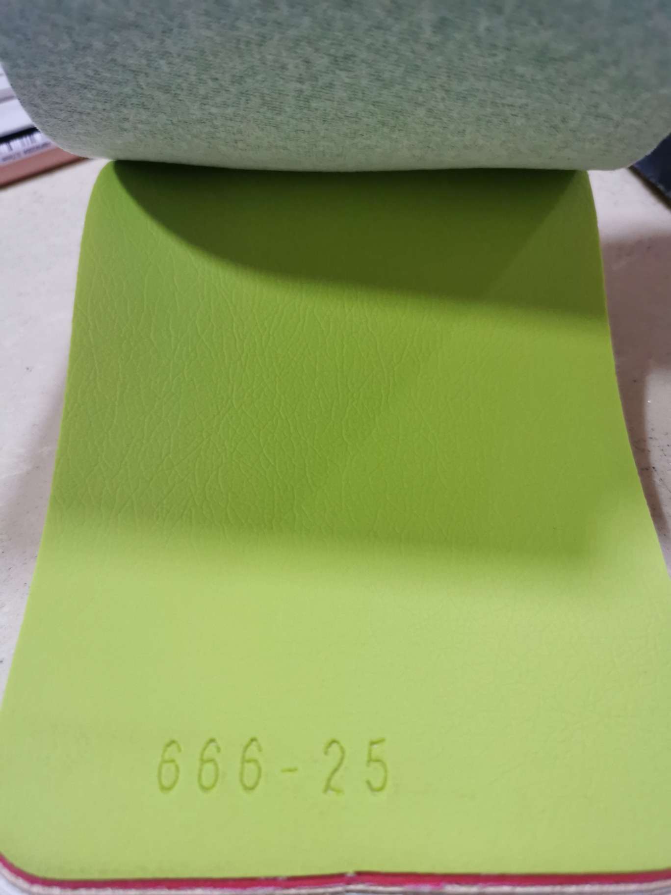 Simulated leather texture, environmentally friendly, flame-retardant, with a variety of colors and clear patterns. Factory direct sales, wholesale and retail Specification image