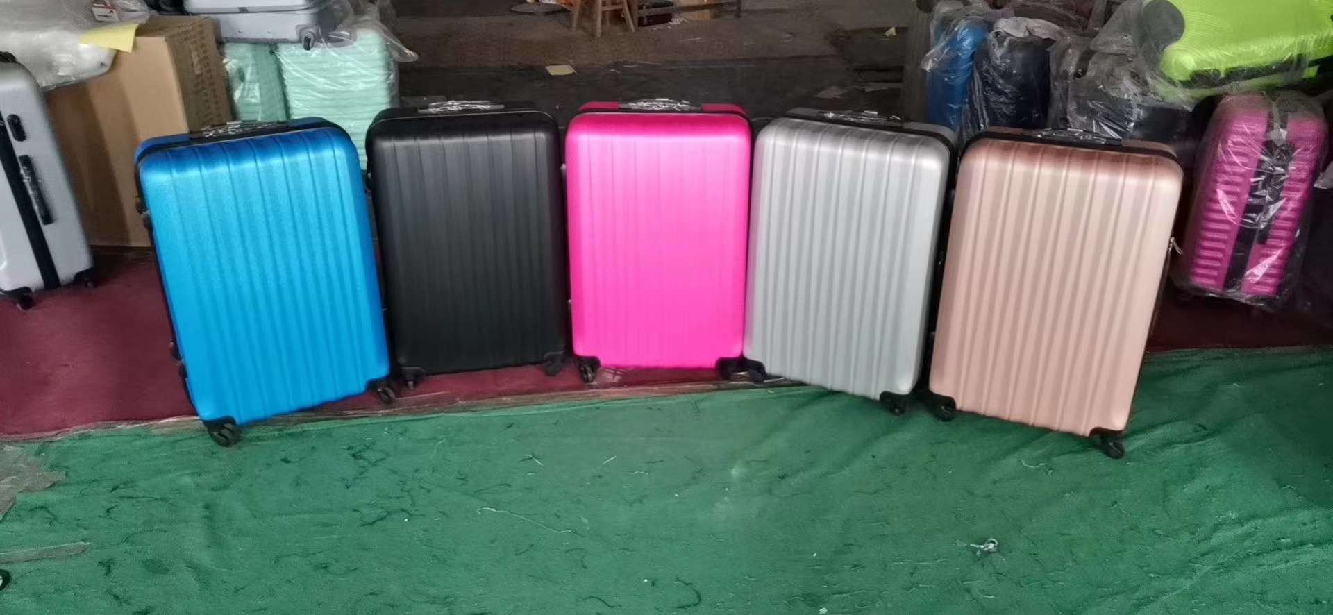 拉杆箱白底实物图
